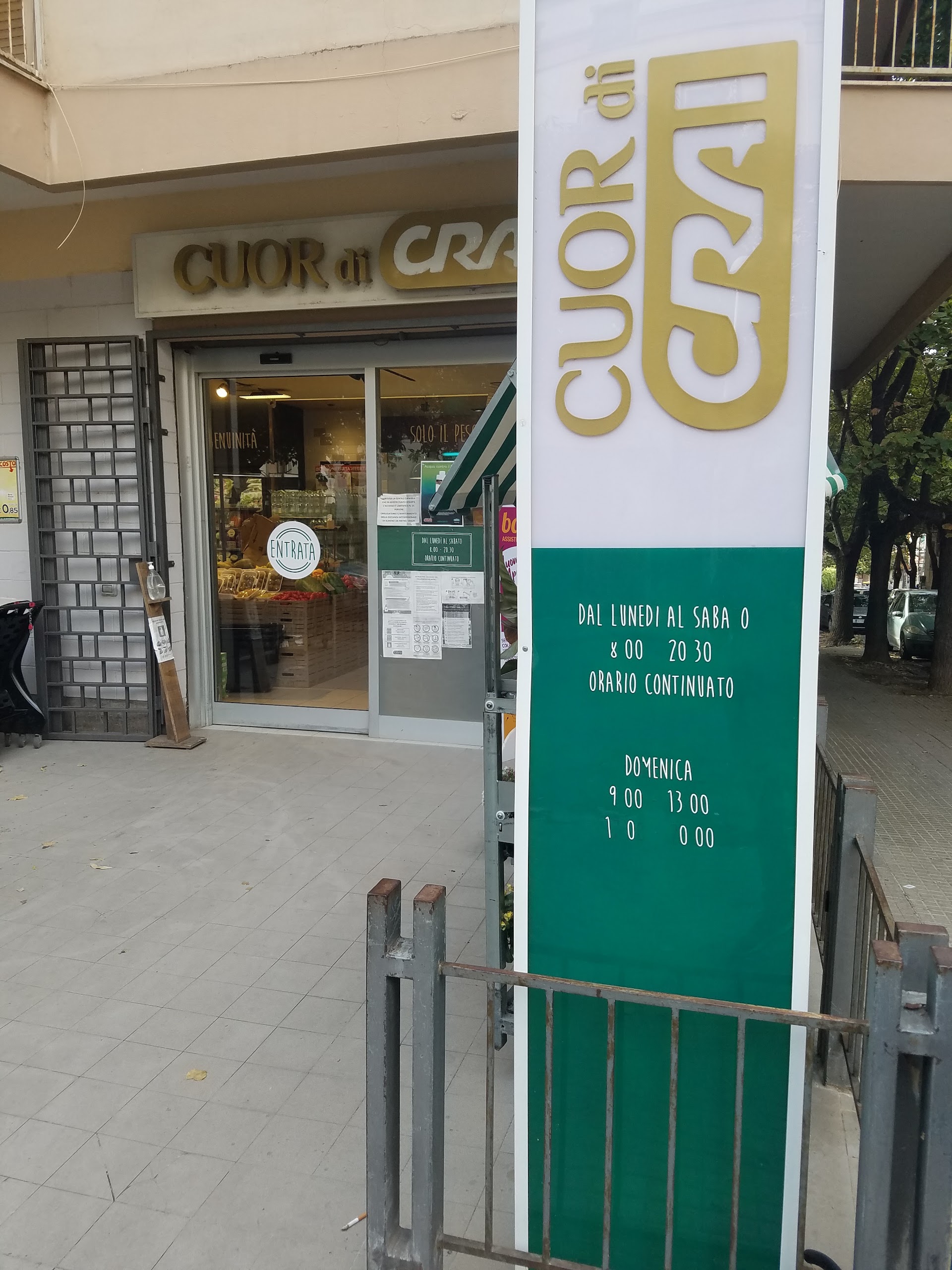 Supermarkets & Groceries in center