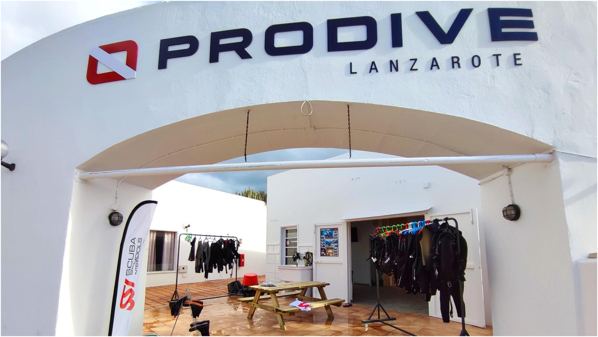 Pro Dive Lanzarote - Centro de buceo