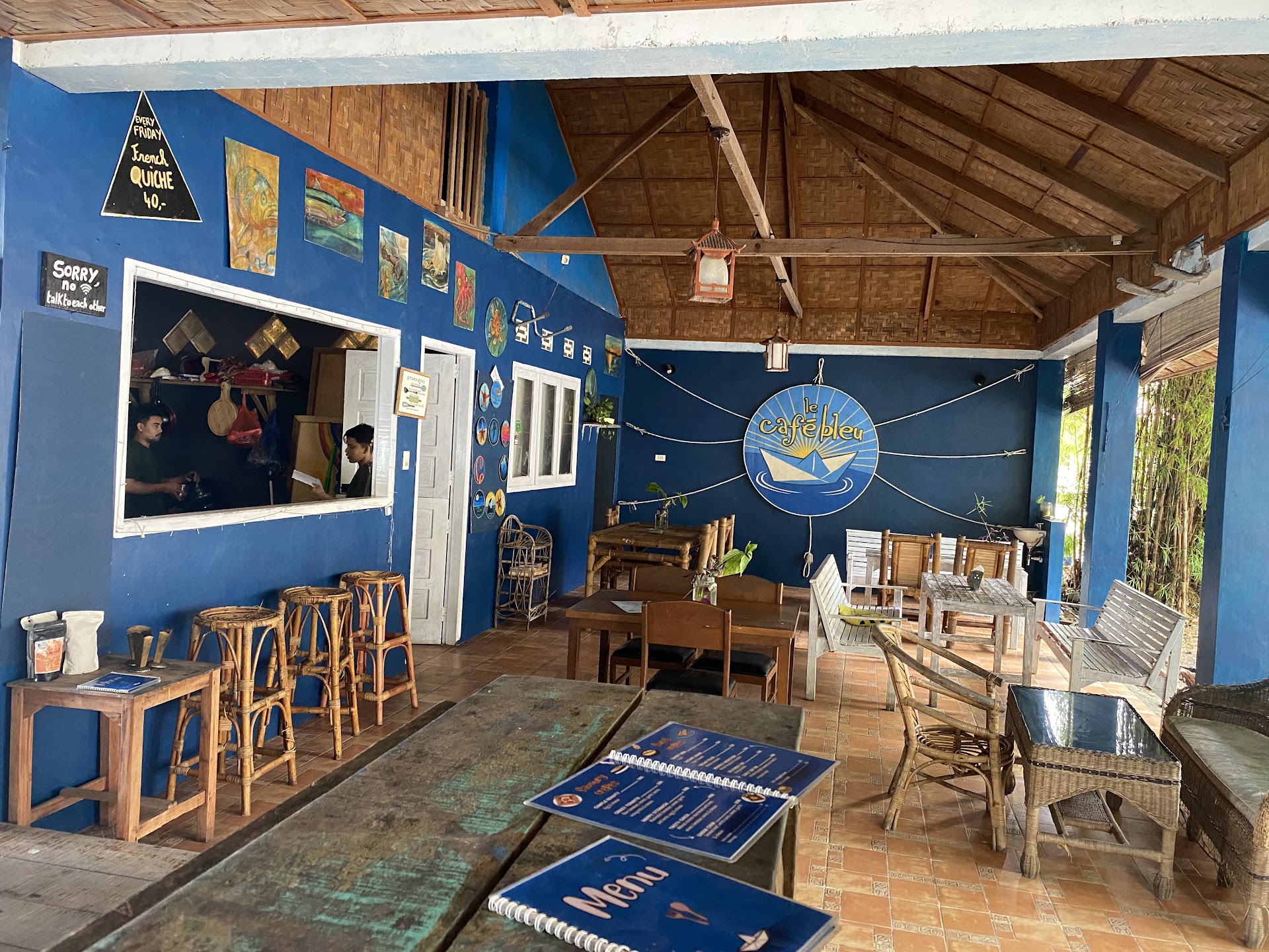 Le Cafe Bleu