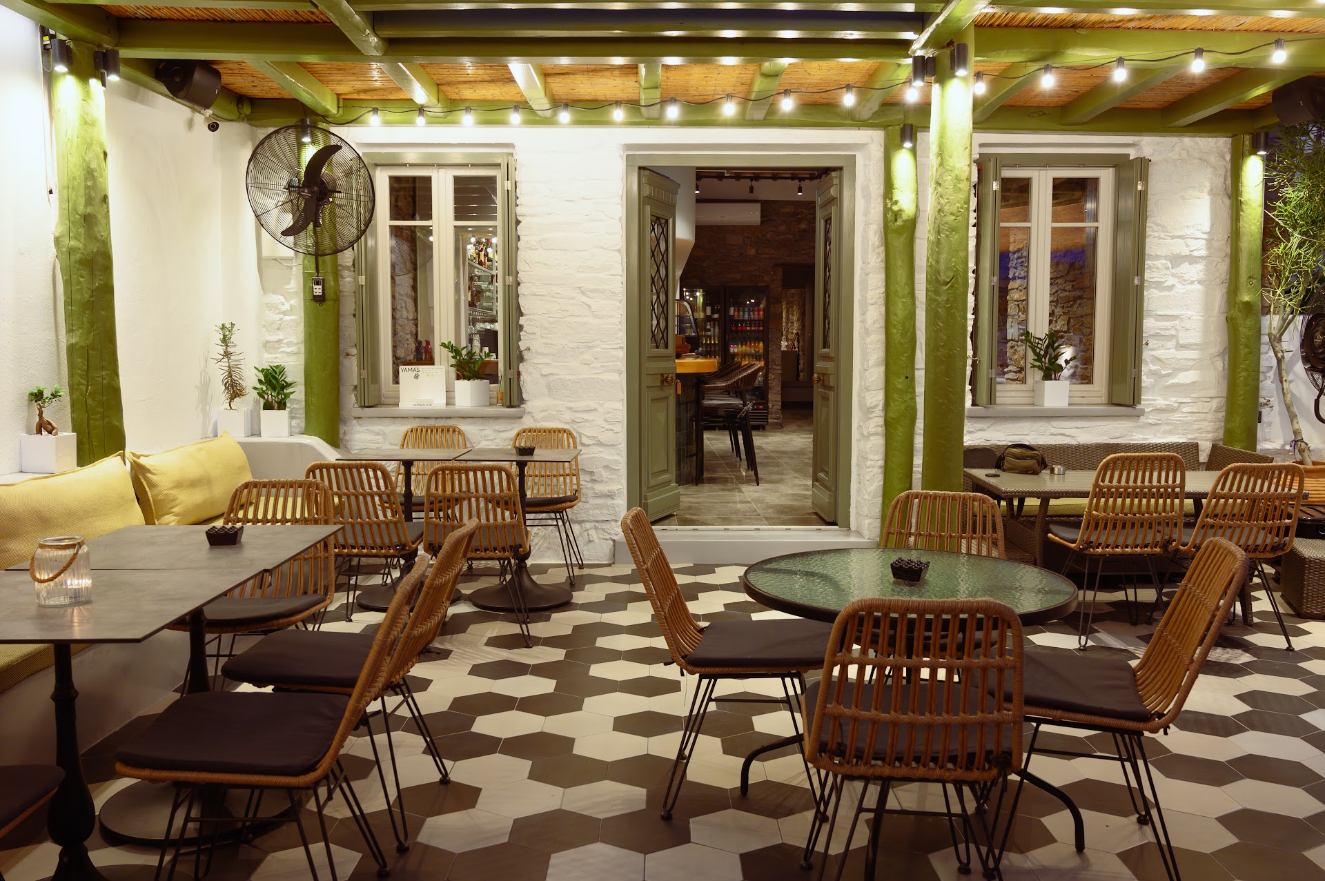 Coffee Shops in Loutra