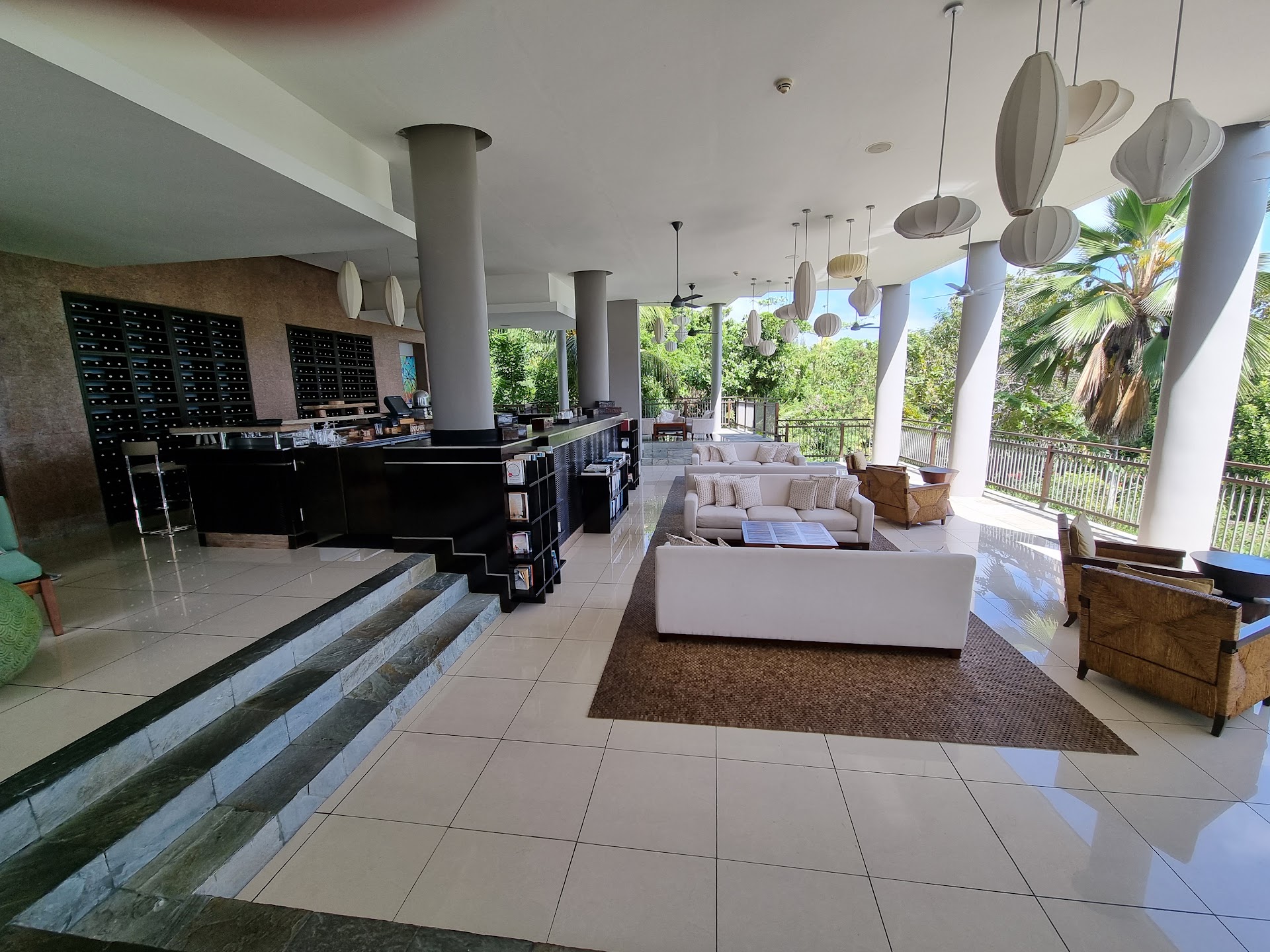 Danzil Lounge & Bar