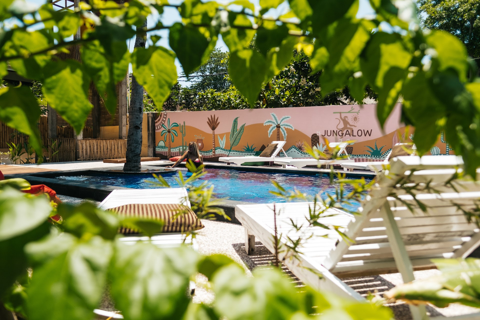 Jungalow Accommodation and Bar