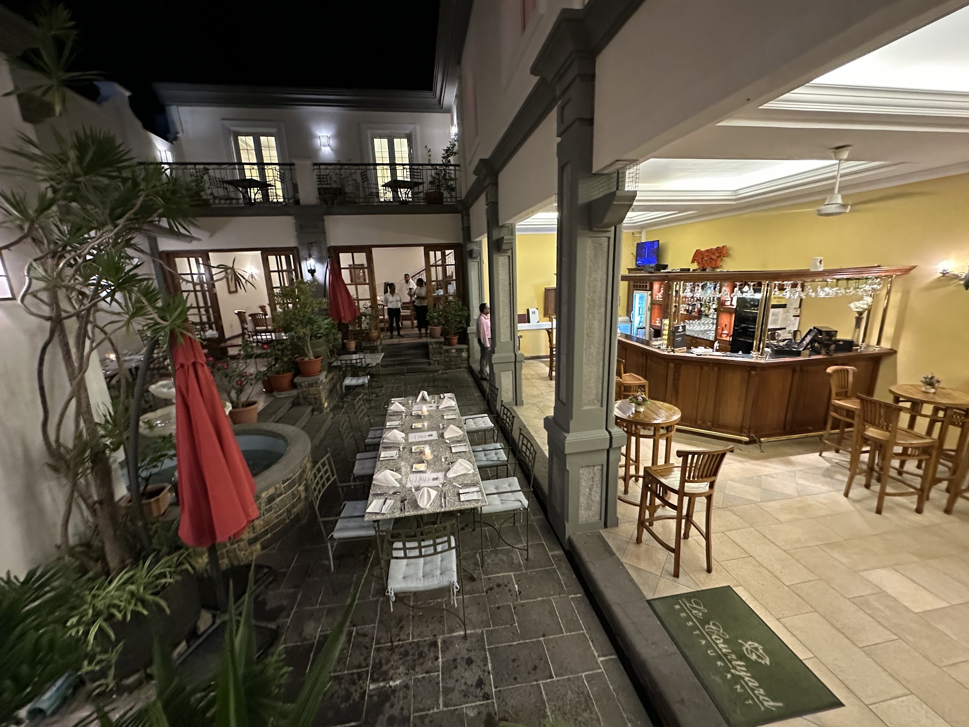 Le Courtyard Restaurant