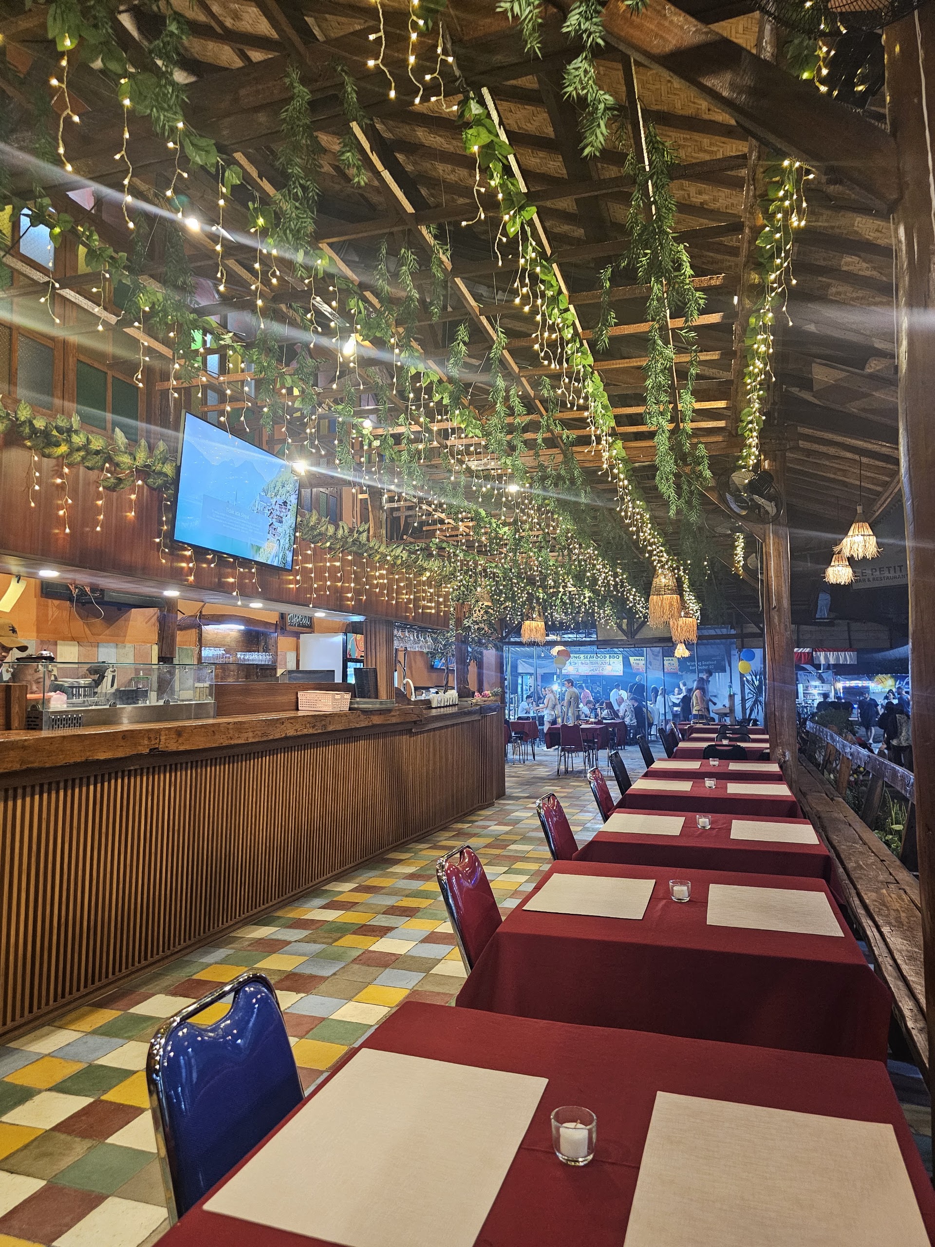 New Le Petit- STEAKHOUSE & BURGERS