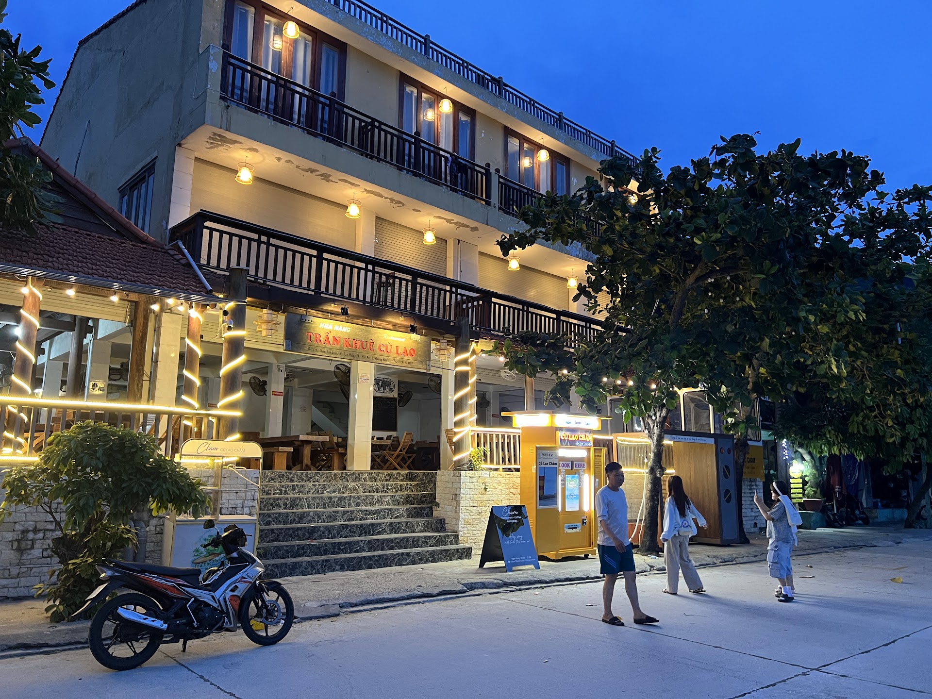 Homestay Villa Nhà Gõ