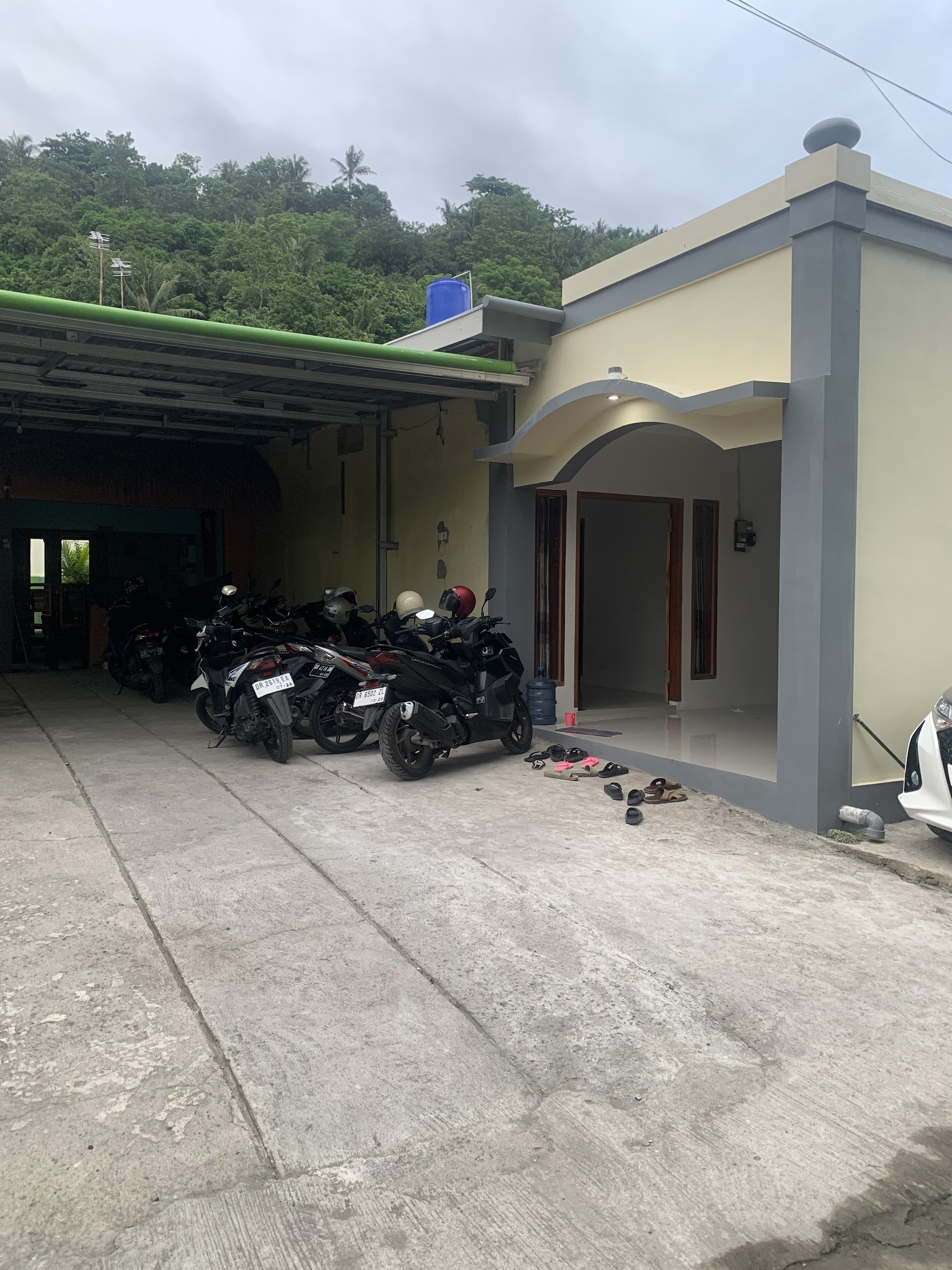 INDO TRAILS TRAVEL & RENT SCOOTER
