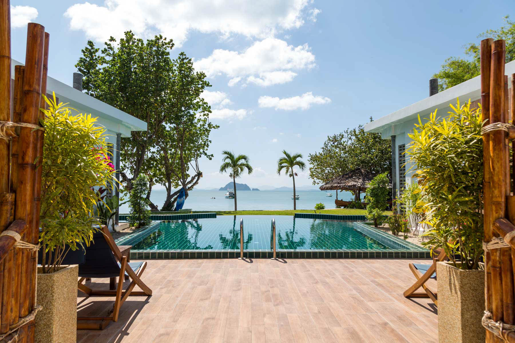 Beach Club & Bali Beds in Tha Khao