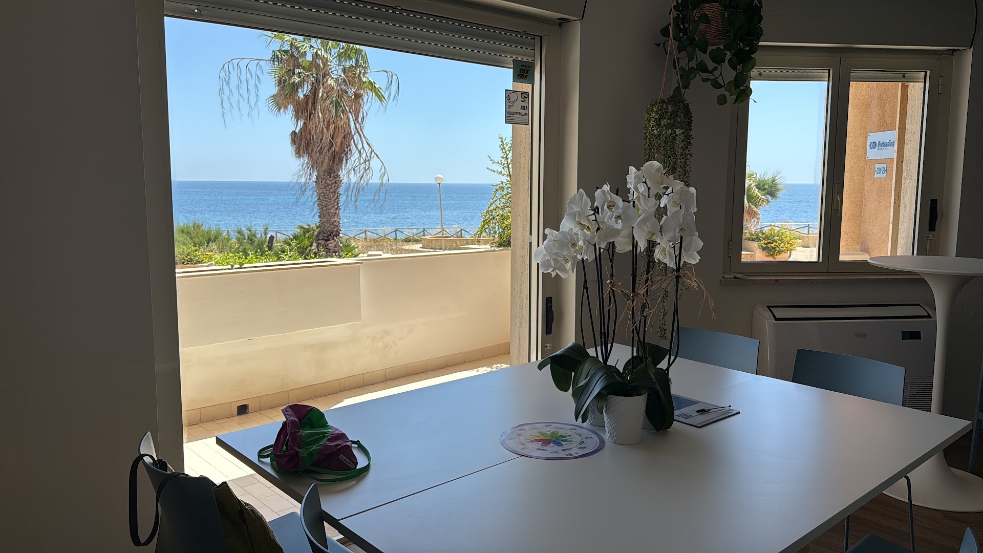 BlueMind | Work - Share - Thrive By the Sea