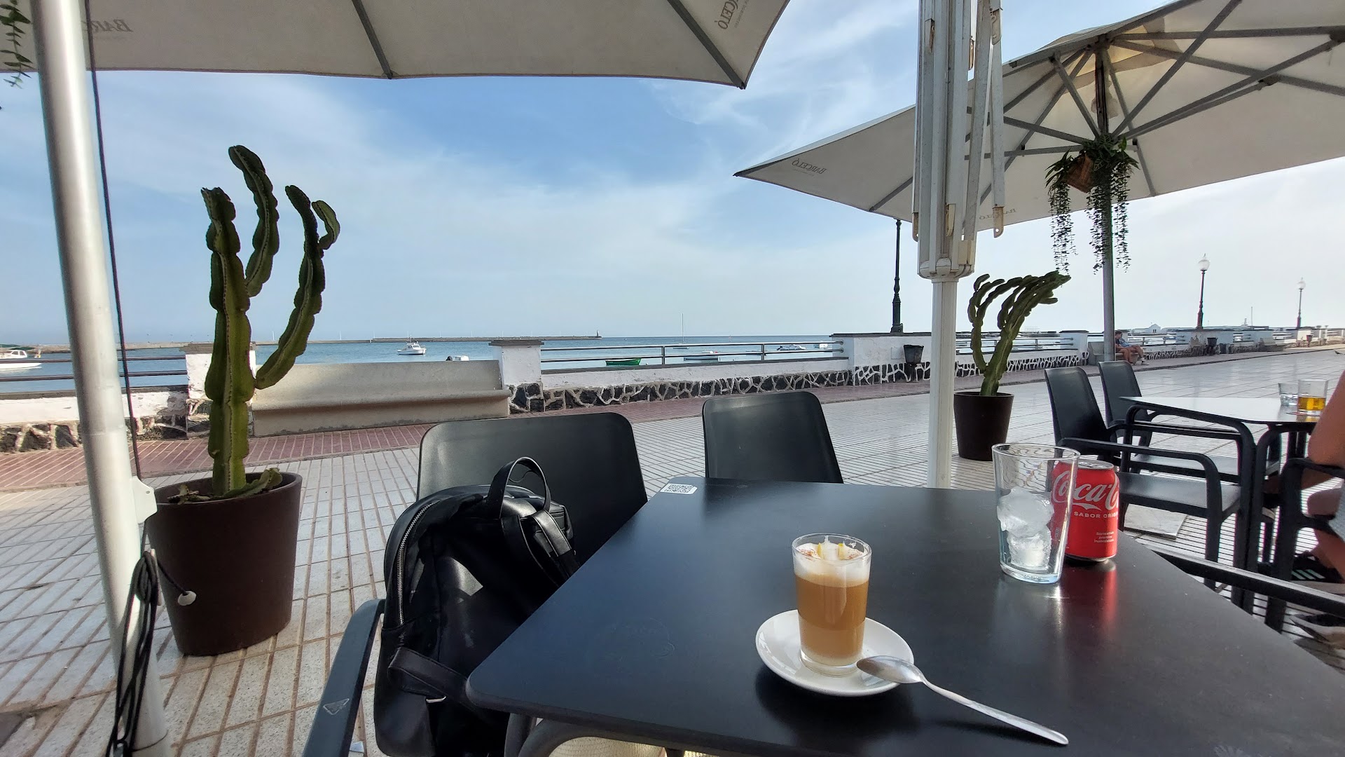 Parador Arrecife. Restaurante frente al mar