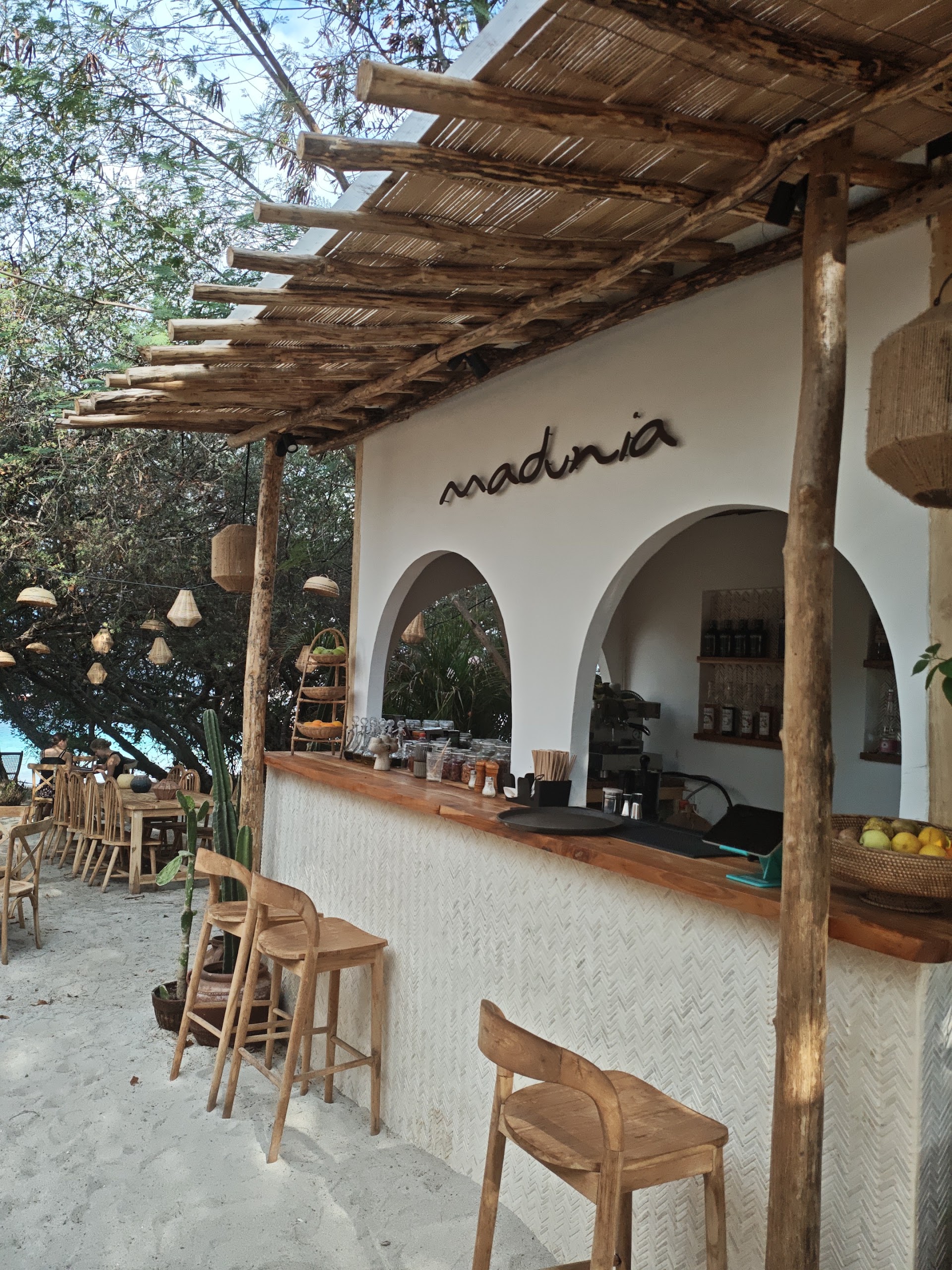 Madunia Cafe, Restaurant & Bar