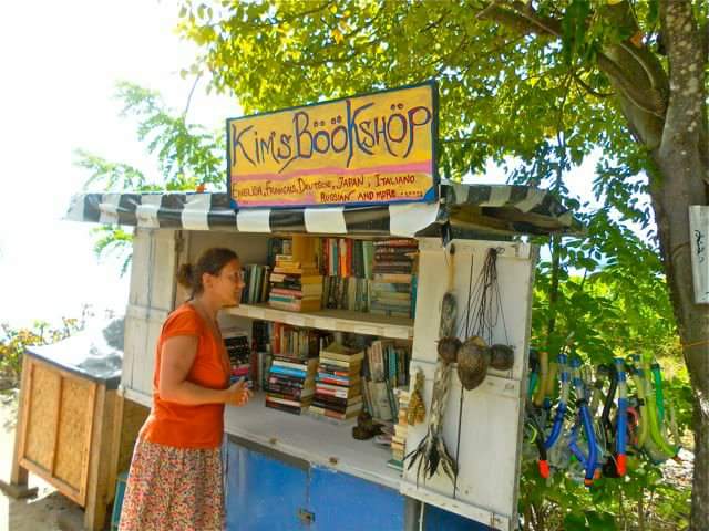 KIM BOOK SHOP Gili meno