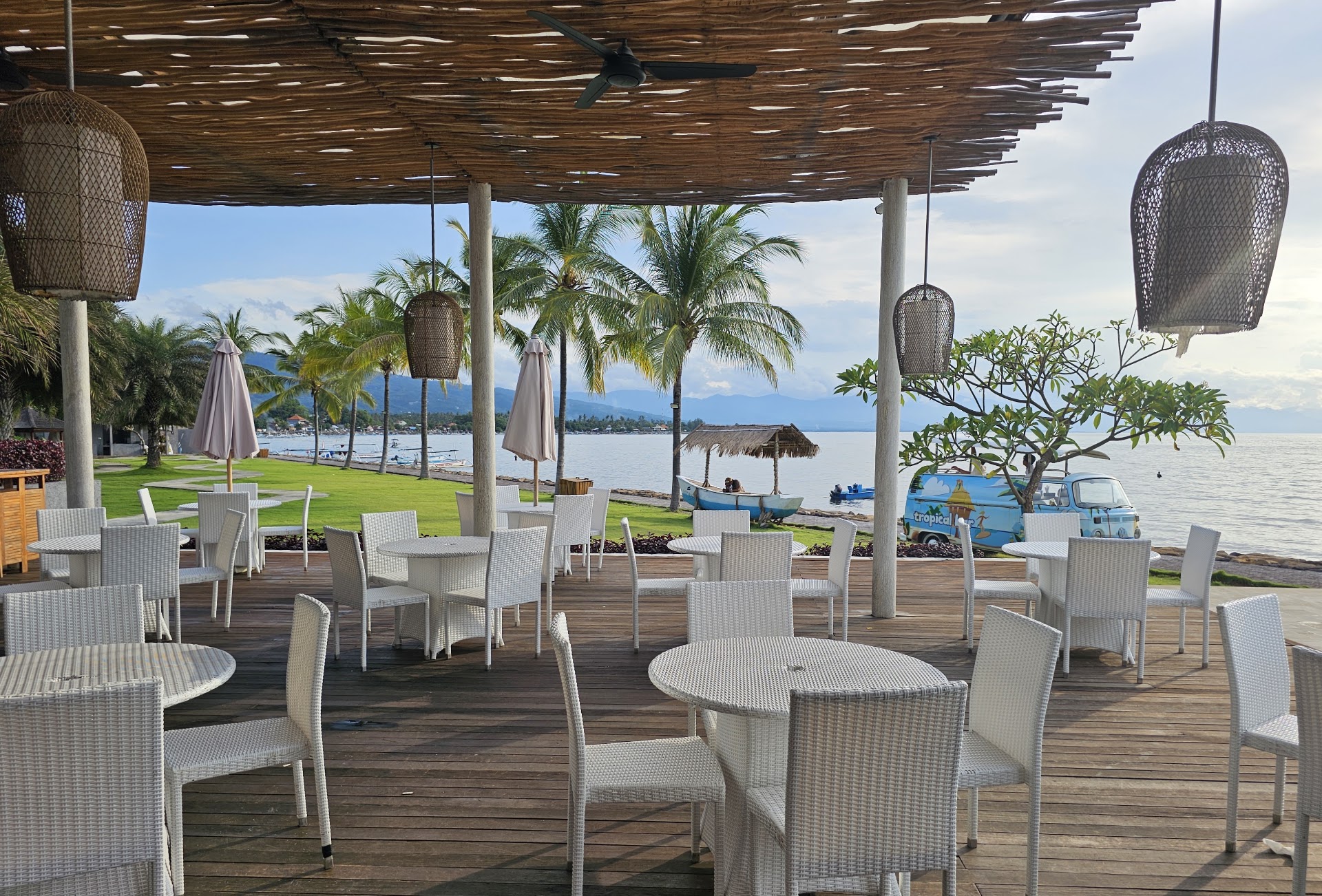 Sea Sky Beach Club Lovina