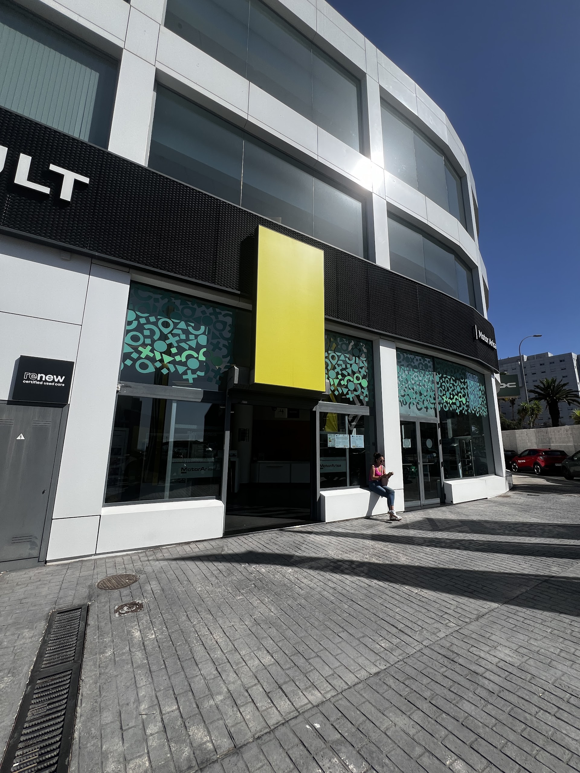 Renault Santa Cruz Tenerife Motor Arisa