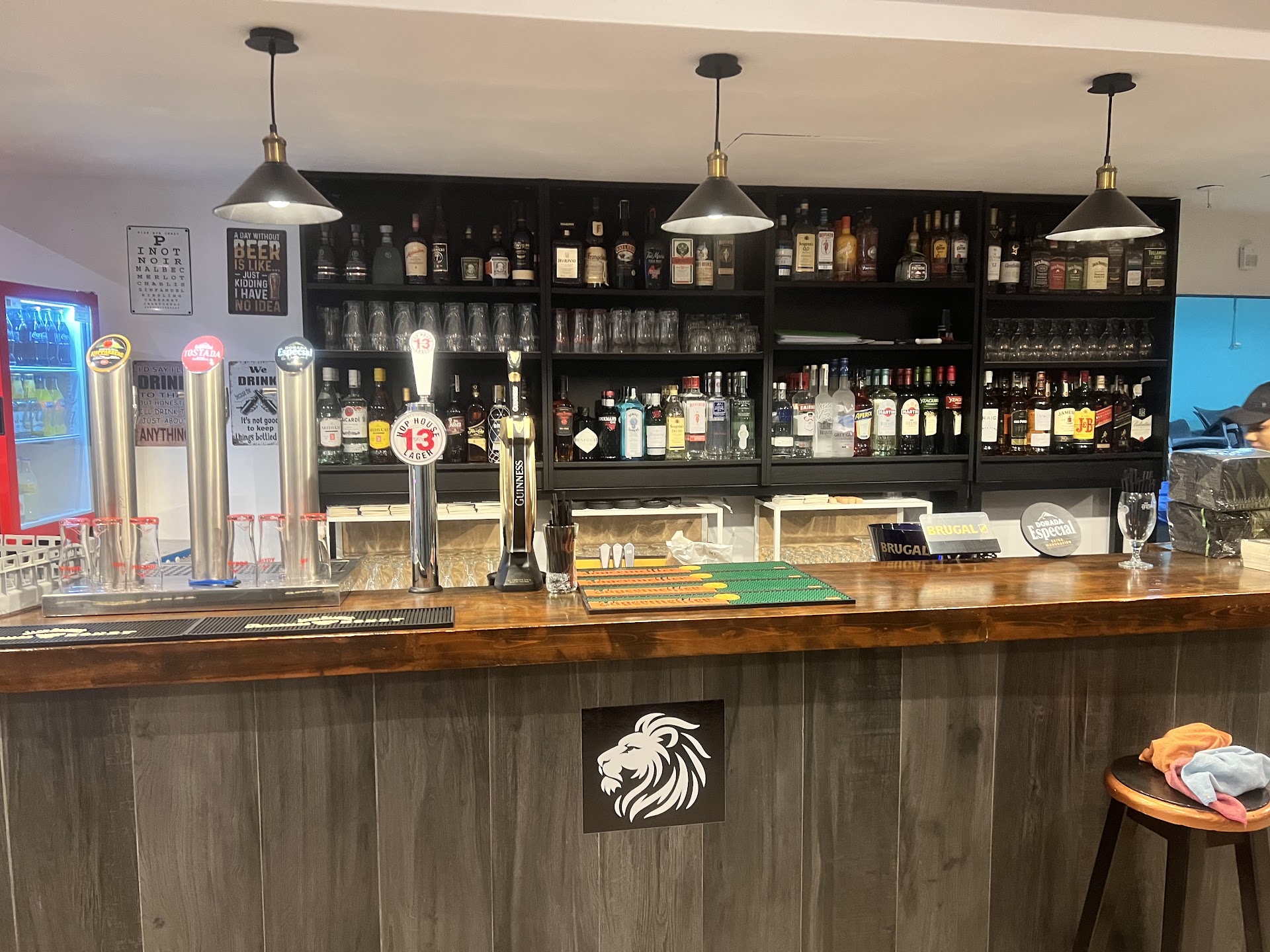 THE RED LION BRITISH PUB