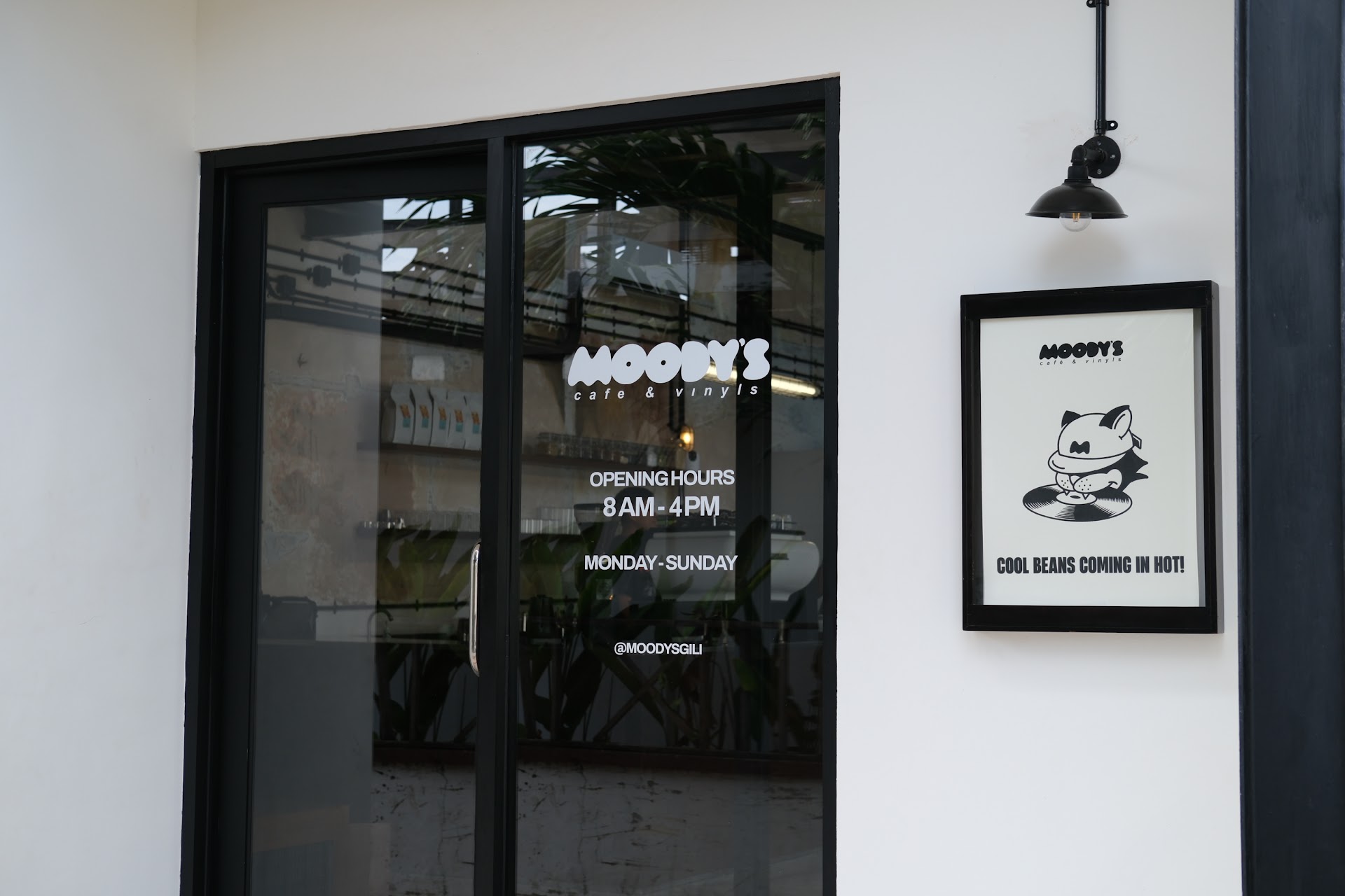 Moody's Café & Vinyls