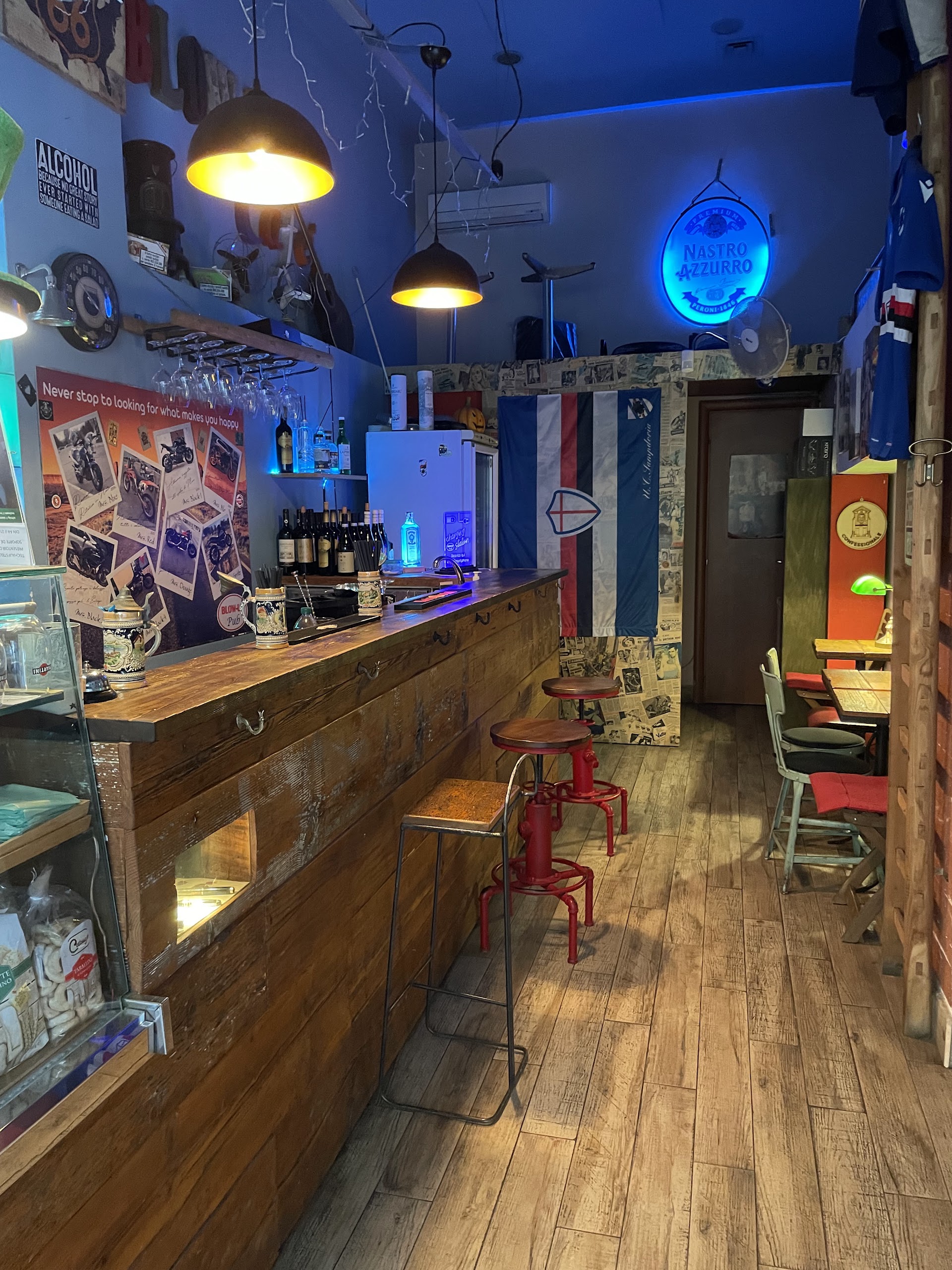 Blow-Up Cocktail Bar