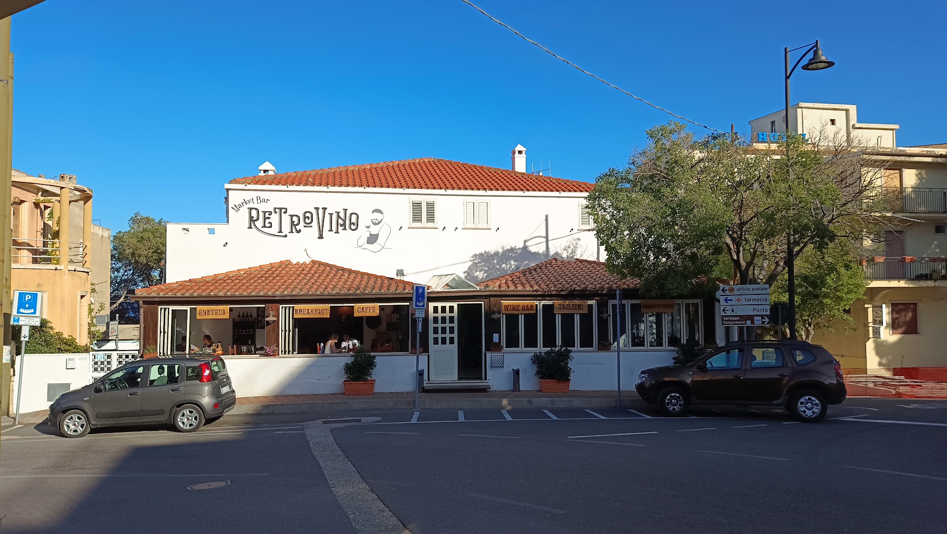 Retrovino market bar