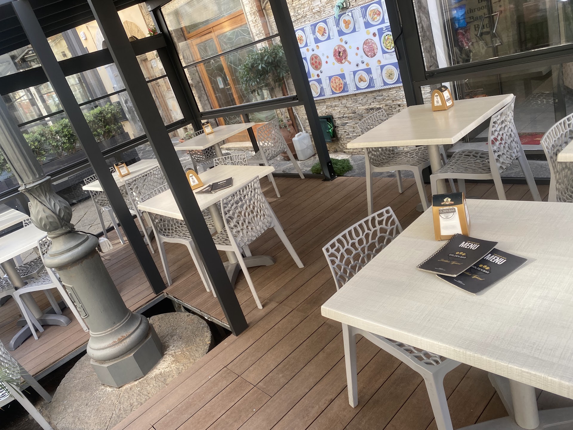 Golden food & bar - pizzeria , paninoteca , bistro’