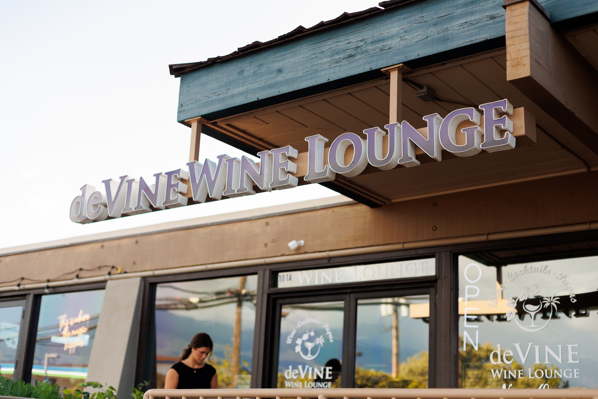deVine Wine Lounge