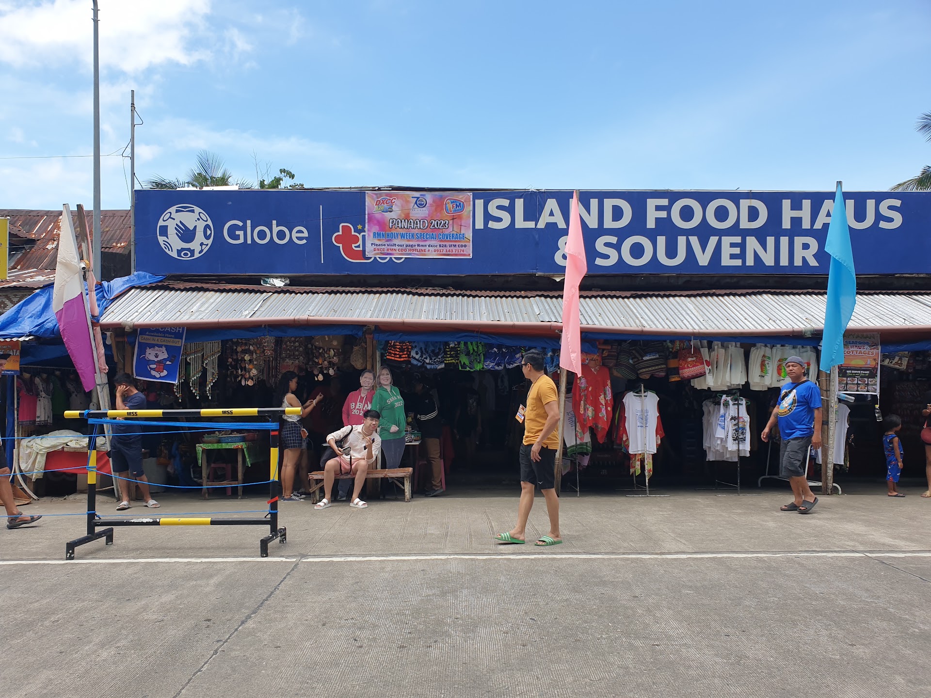 Island Foodhouse & Souvenir