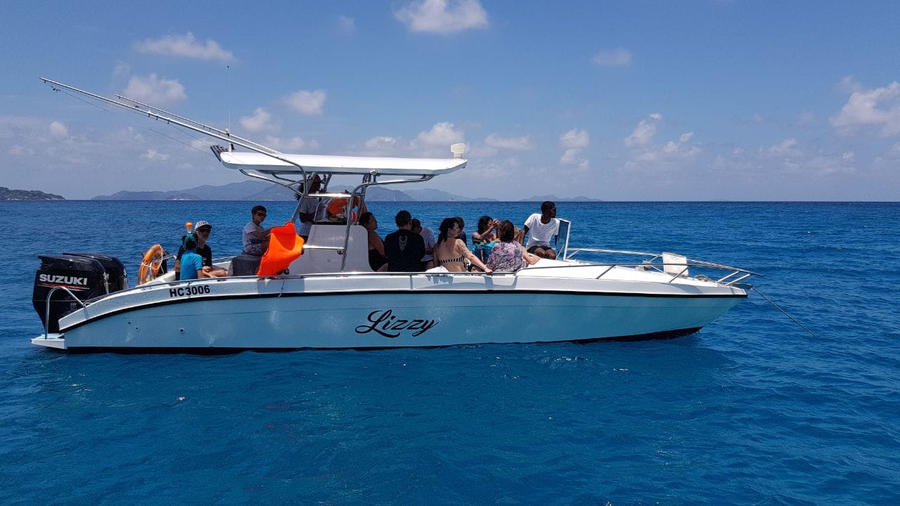 Lizzy Boat Charter