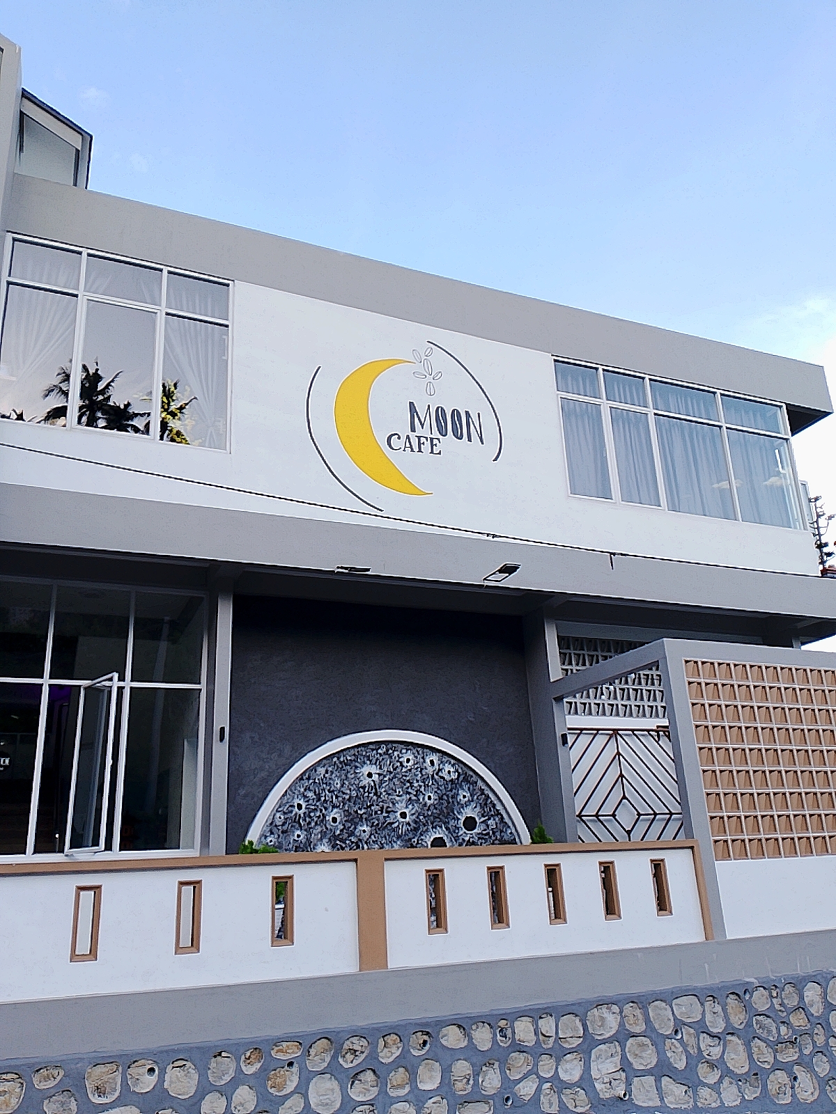 MOON CAFE