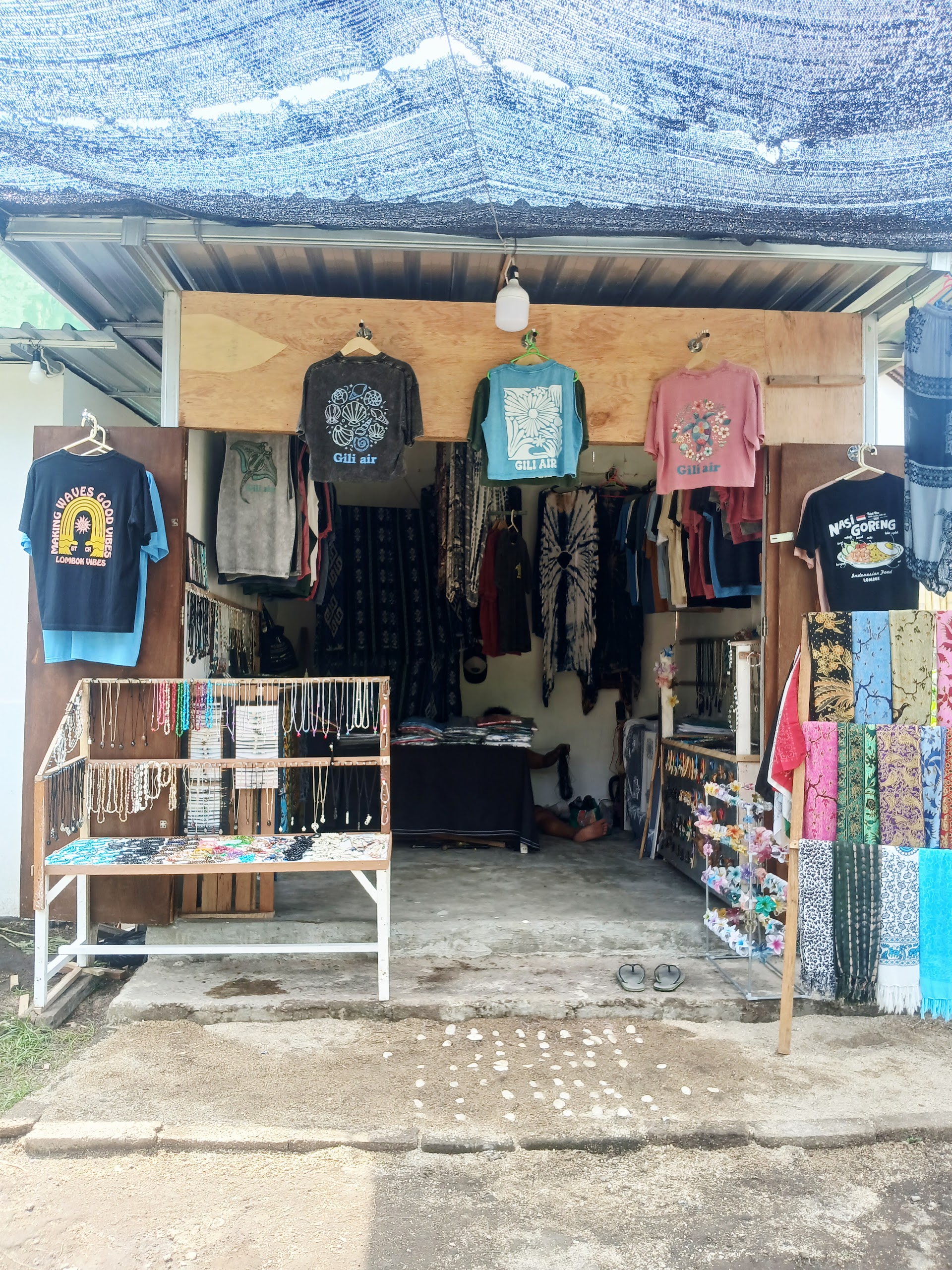 LOCAL ART MARKET