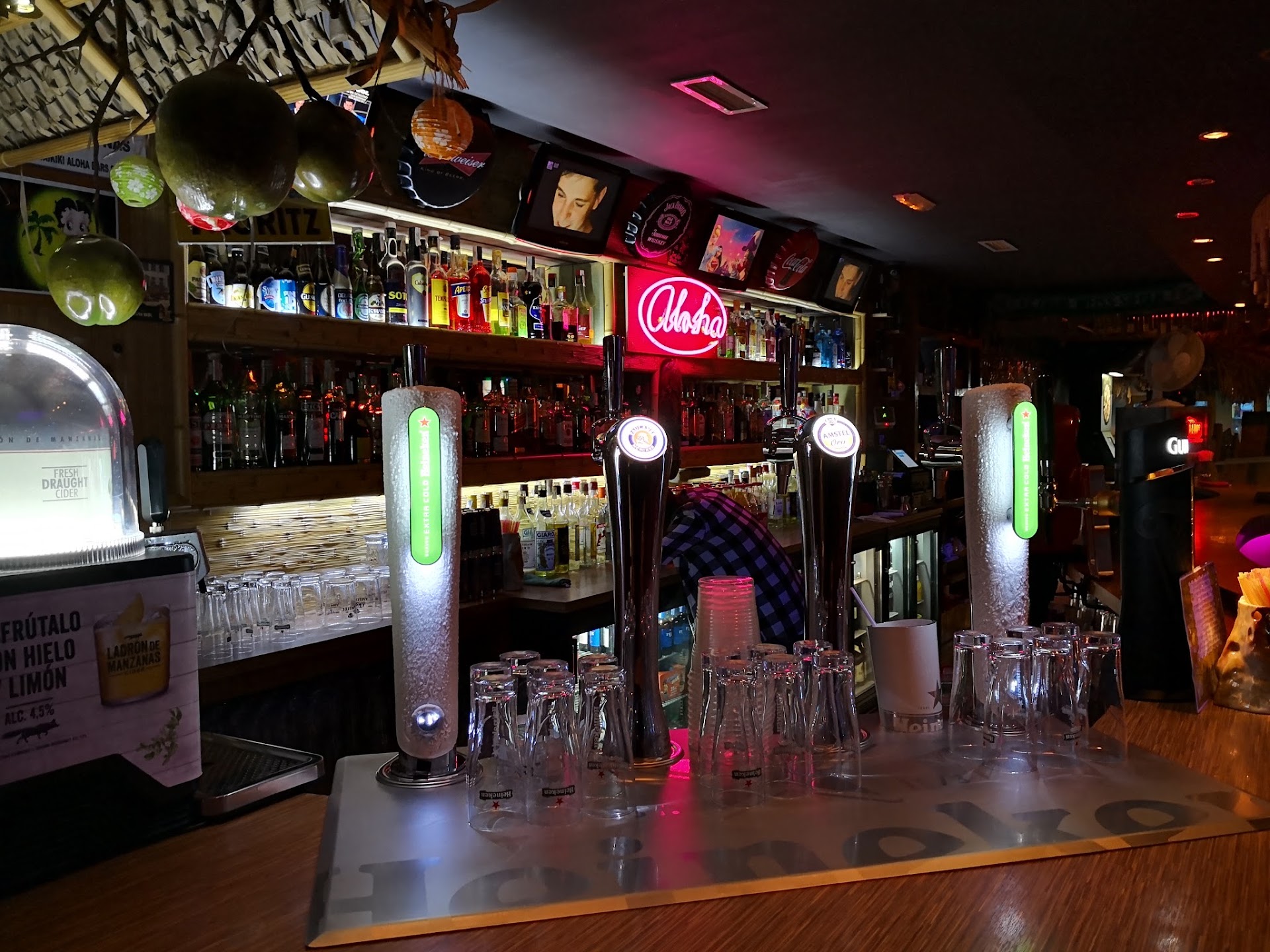 ALOHA COCKTAIL BAR