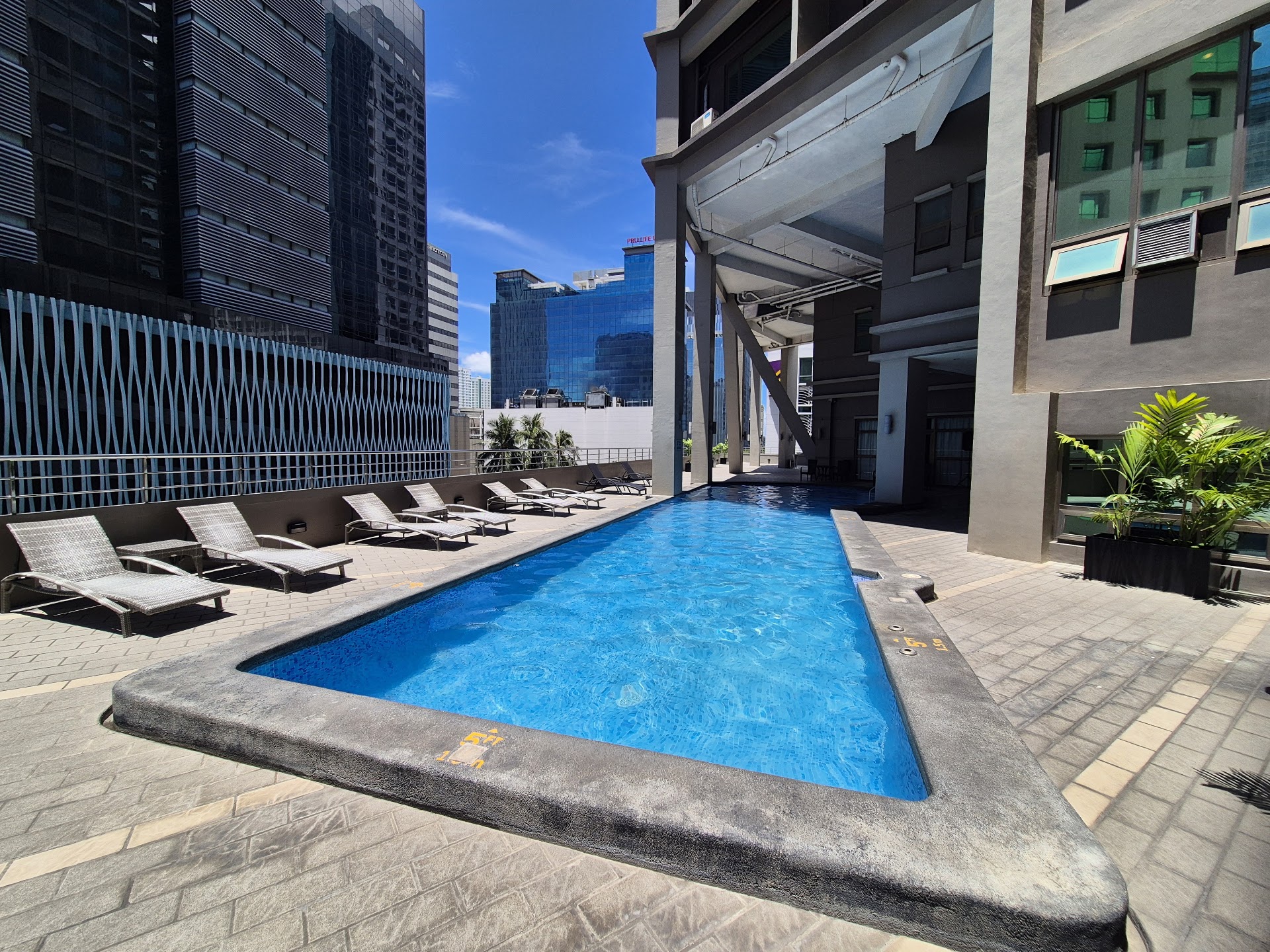 Mandarin Plaza Hotel