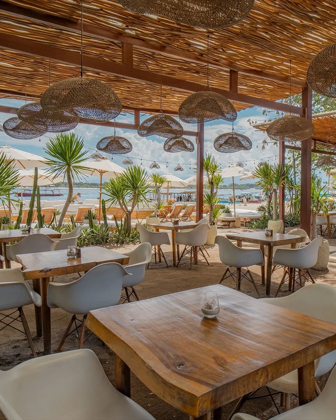 Jiggy Beach Club