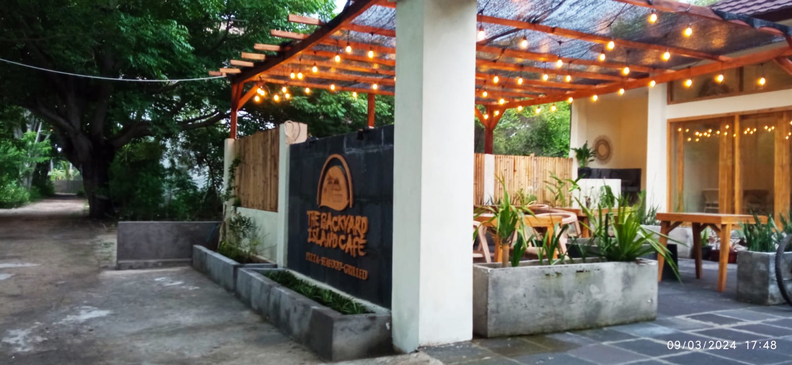 The Backyard Island Cafe