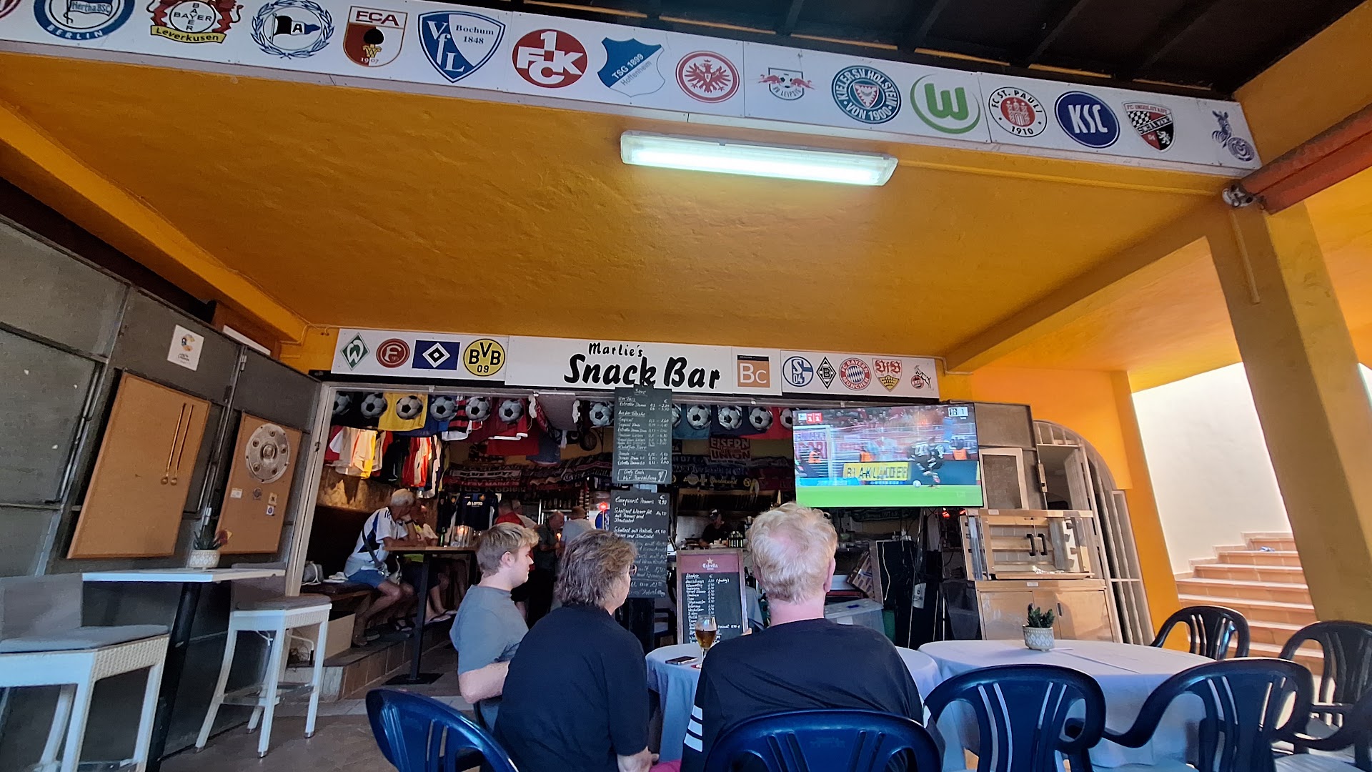 Sportsbar "Am deutschen Eck" bei Moni & Andy (Marlie's Snack Bar)