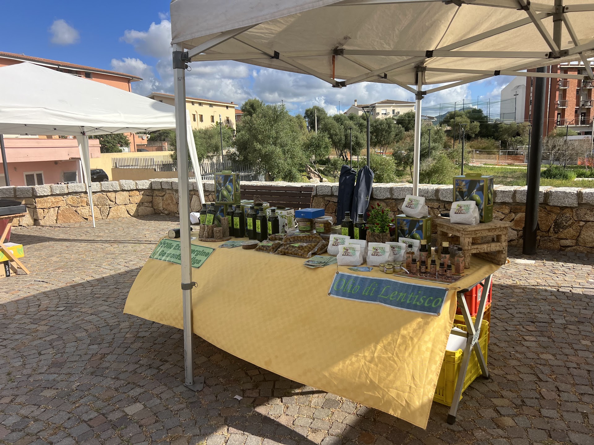Mercato contadino aperto il terzo sabato del mese.'