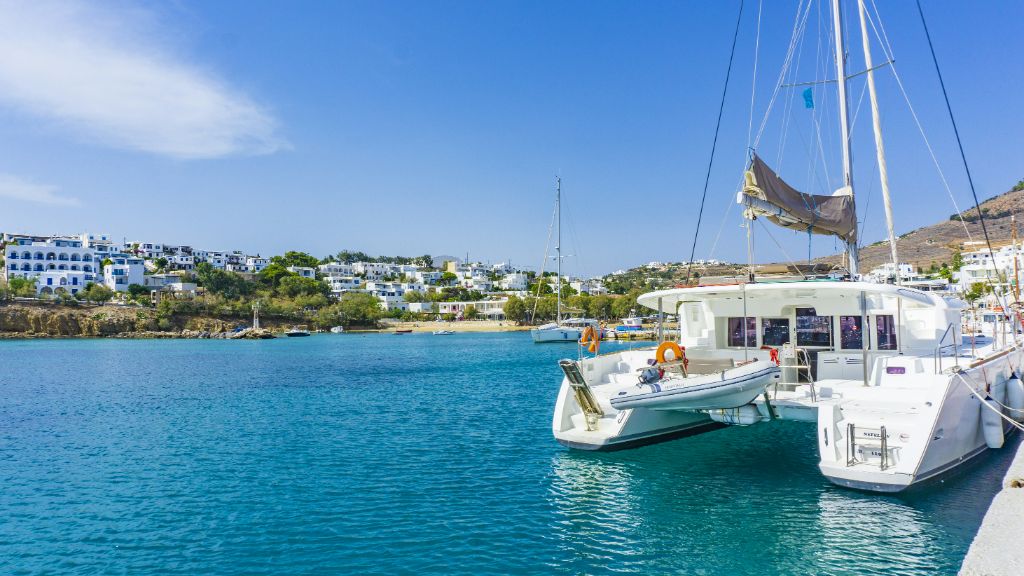 Catamaran Paros