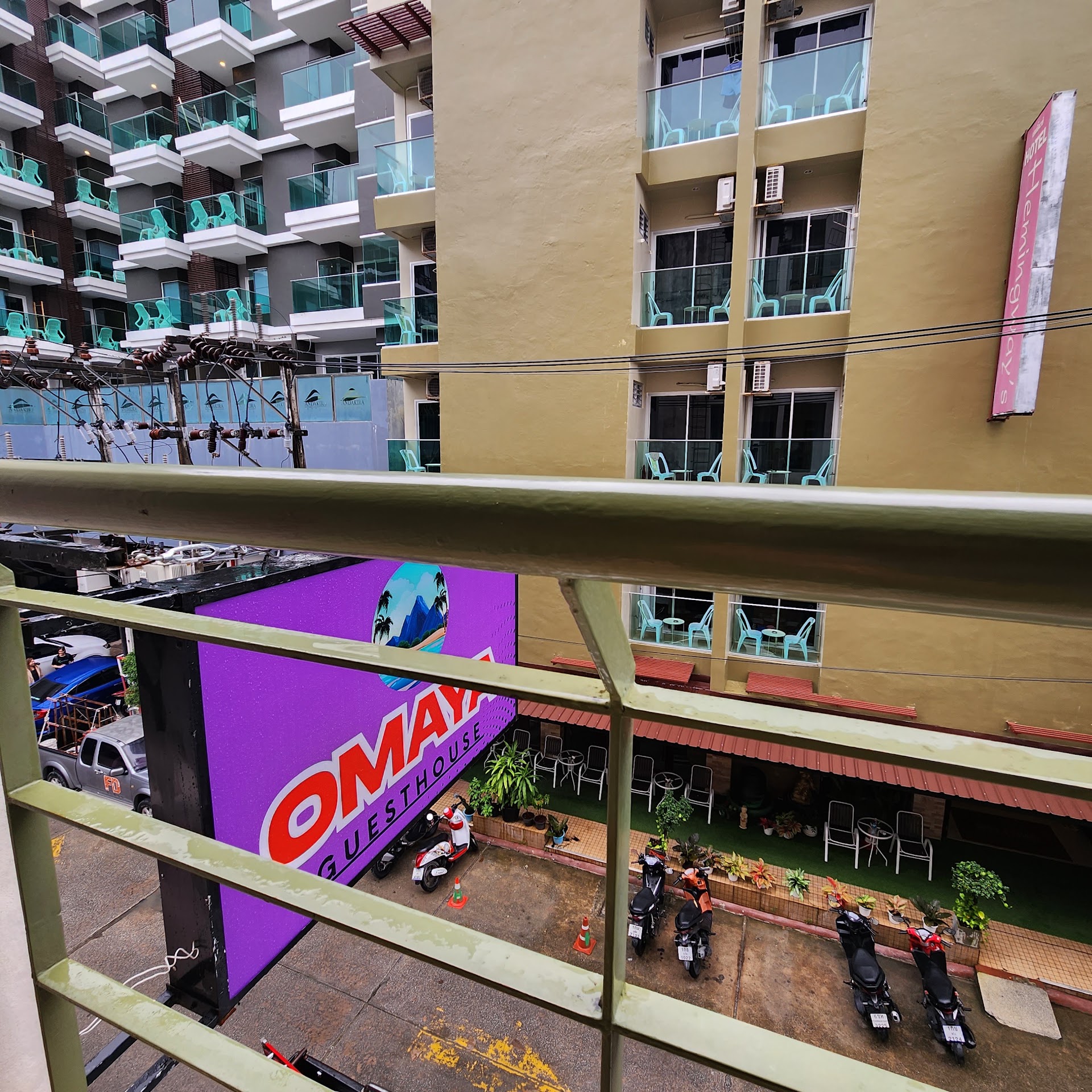 Moon Inn Hotel