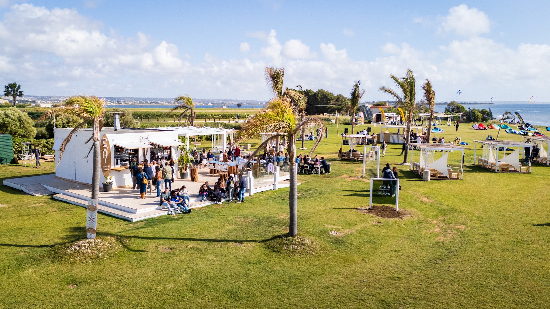 Pe'ahi Beach Club