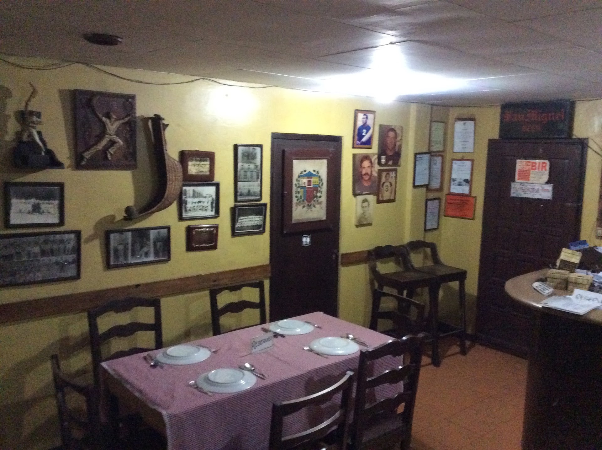 Arano's Bar and Restaurant