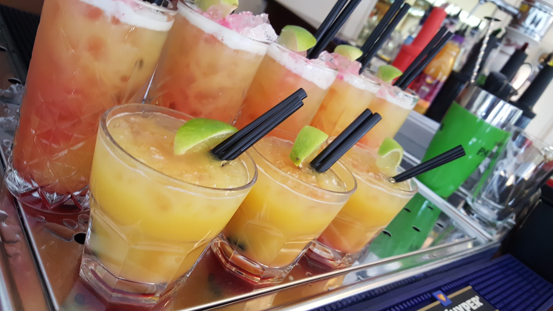 Dazzling Cocktails Workshops & Catering