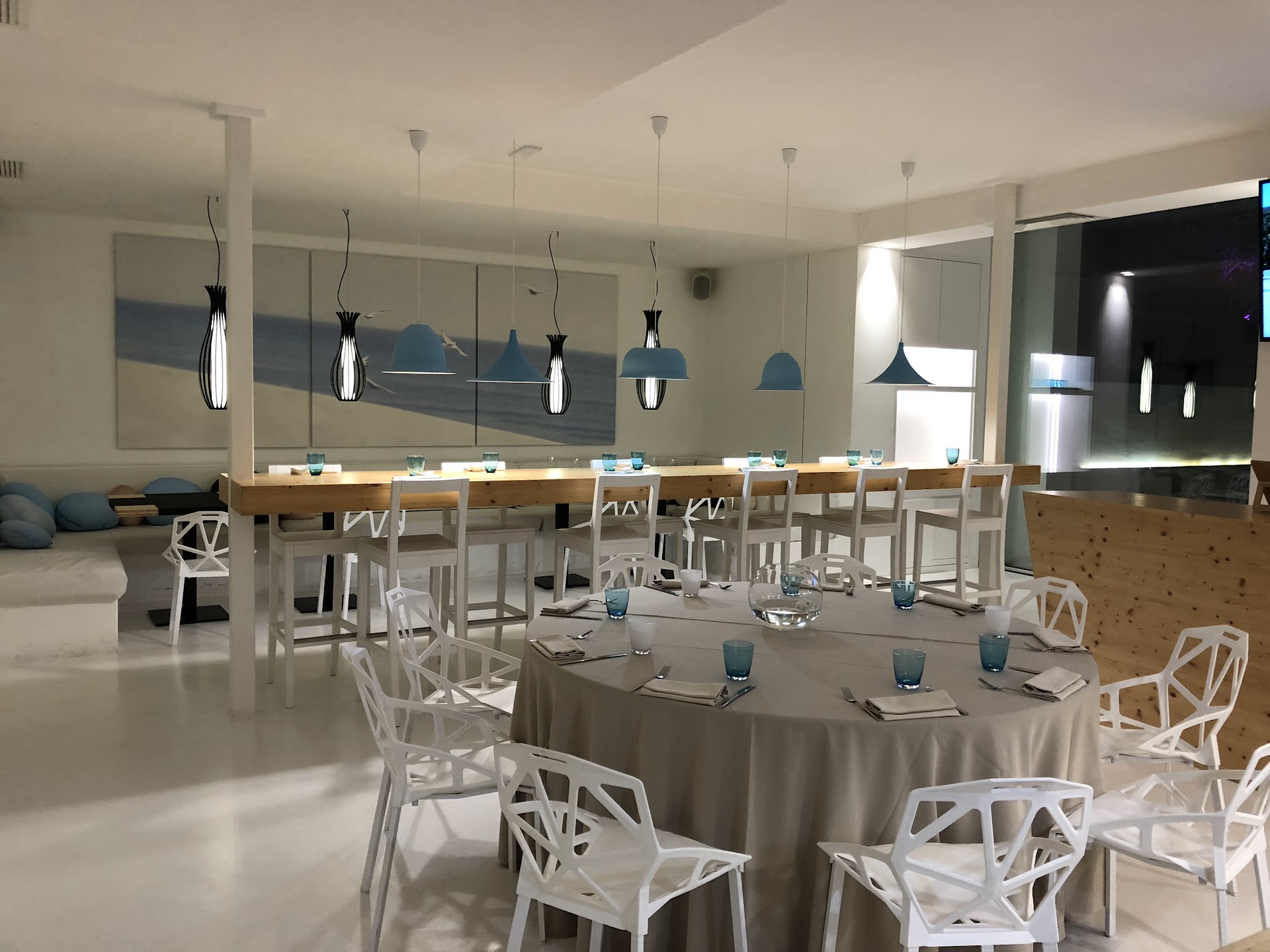 Flow Restaurant & Lounge