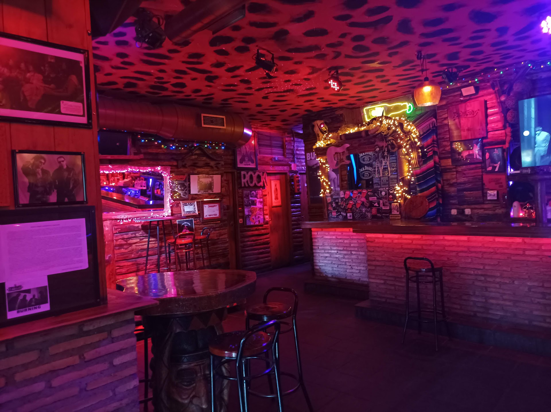 Cocodrilo Rock Bar
