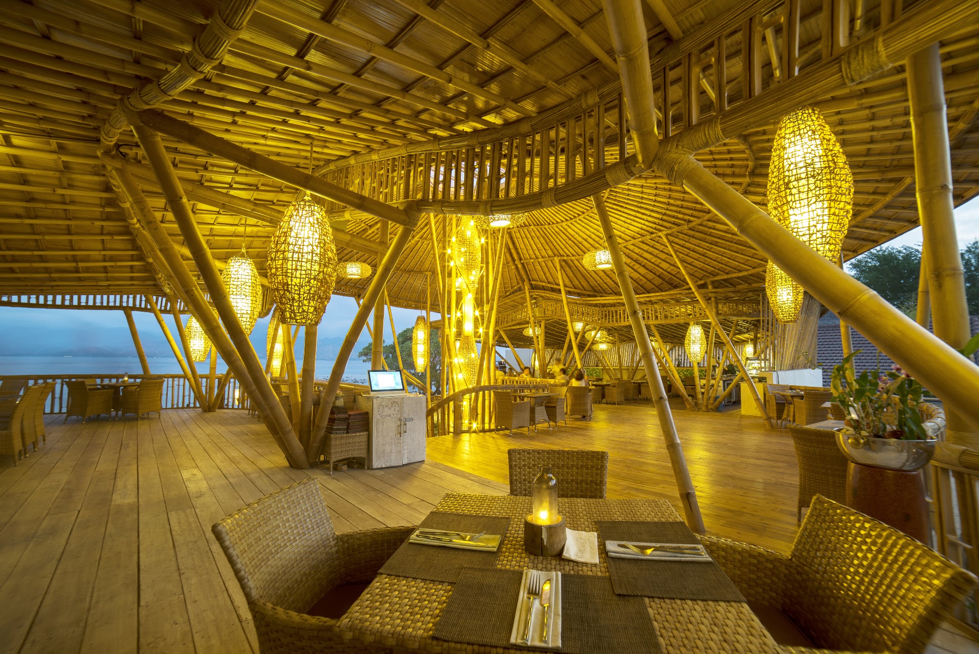 Pearl Beach Lounge