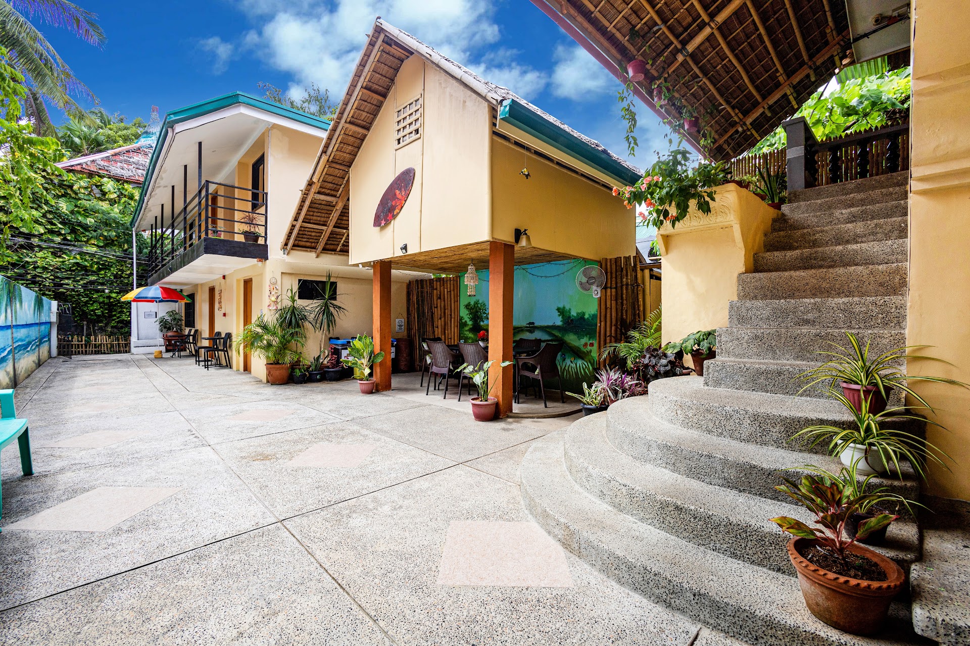 White Shamrock Beach Hotel