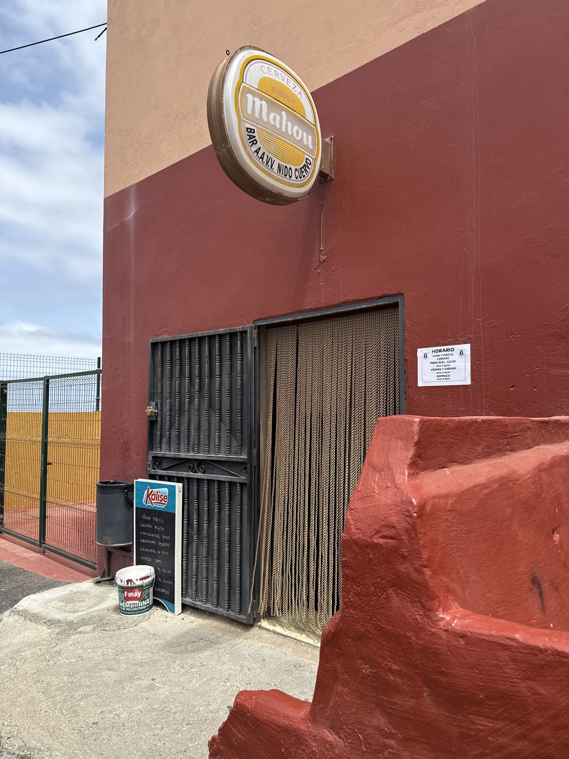 Bar AA VV nido cuervo