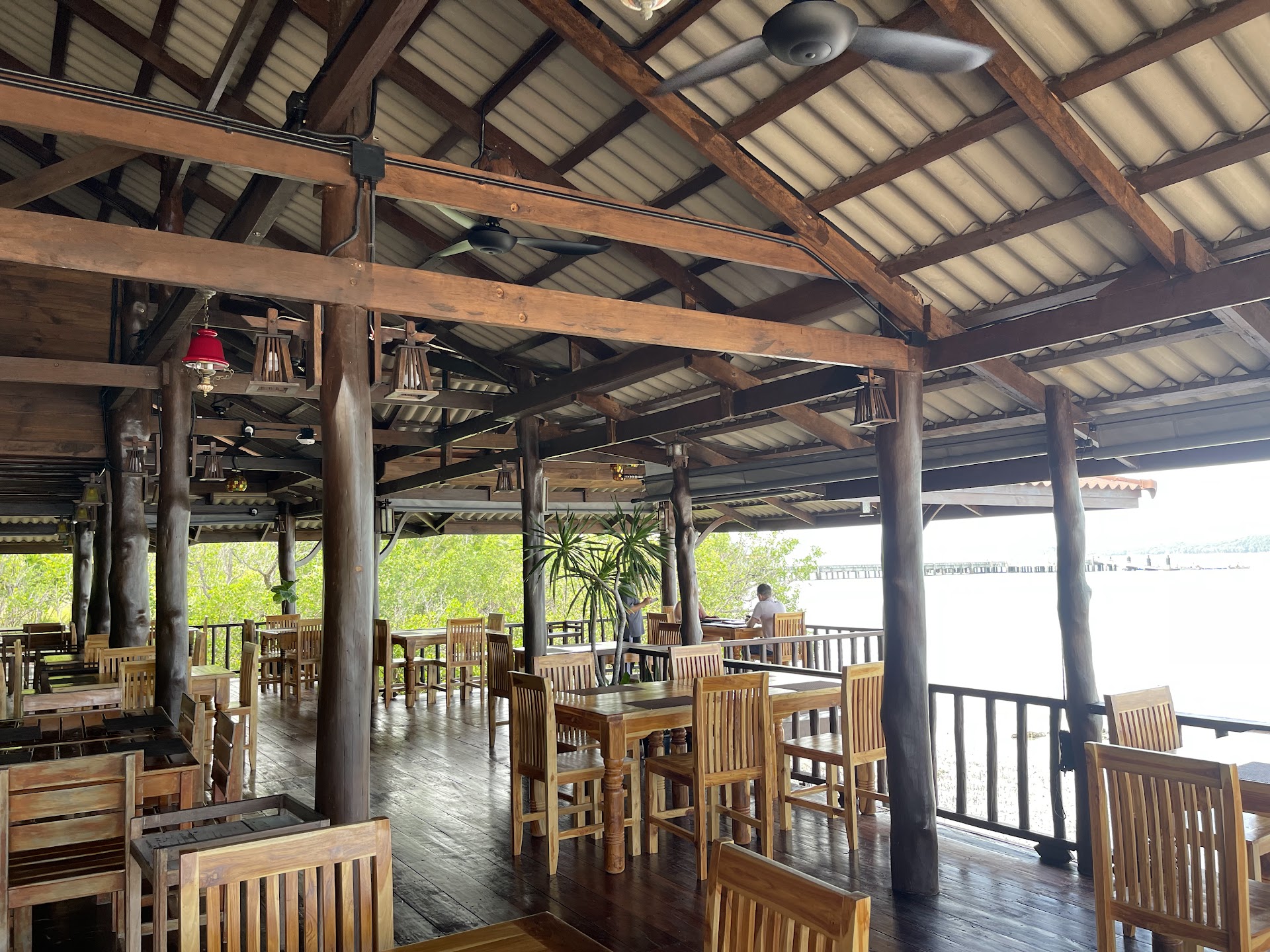 Restaurants & Dining in Laem Had