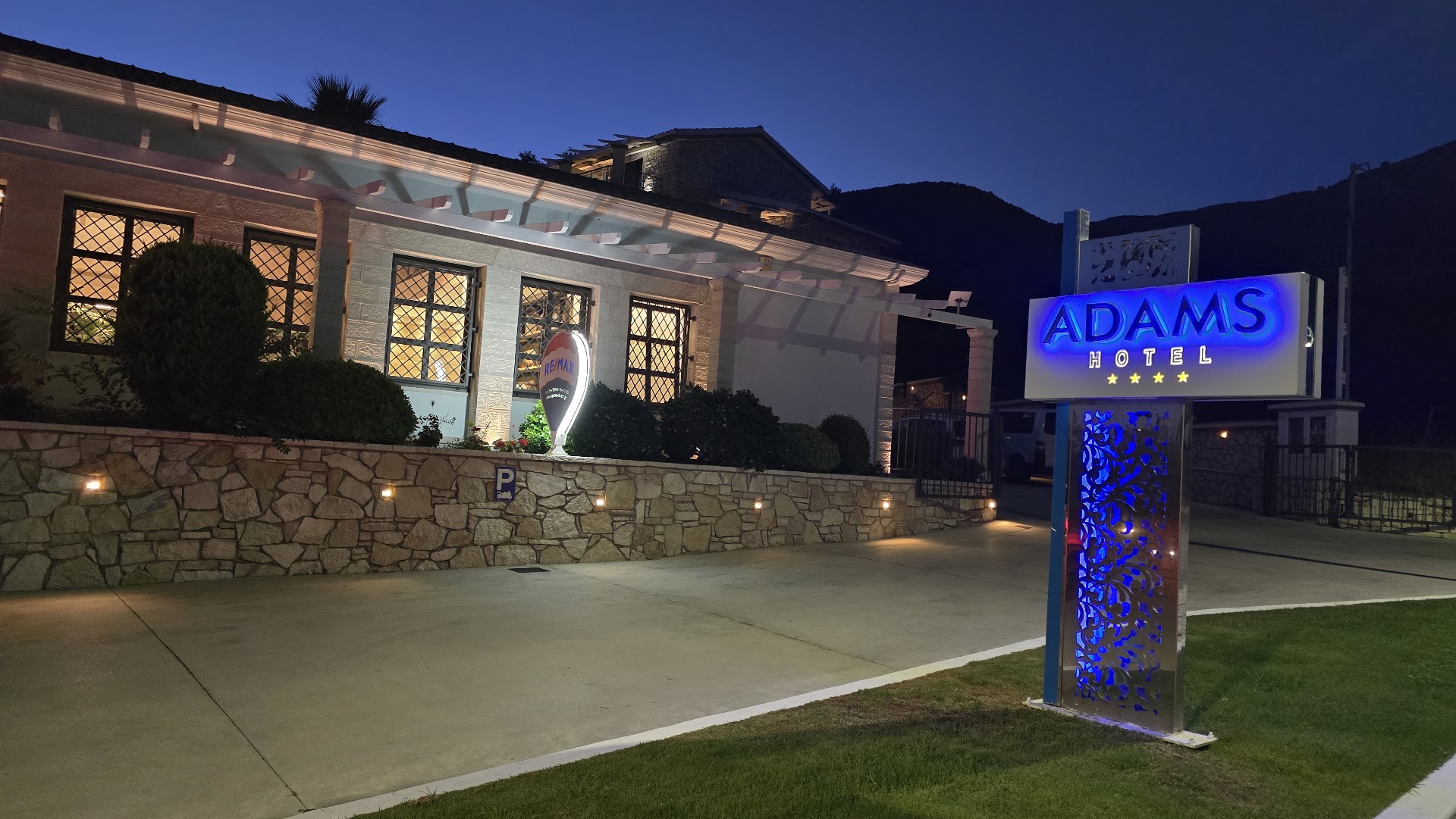 Adams Hotel Suites & Spa