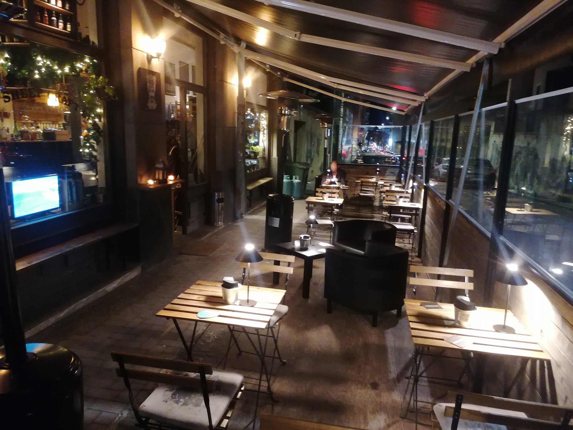 Black Sheep Craft Beer Bar - Cocktail Bar
