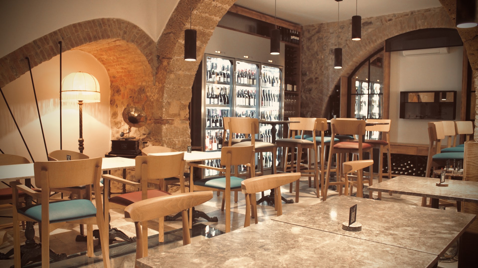 Enoteca La Cave - Food & Wine