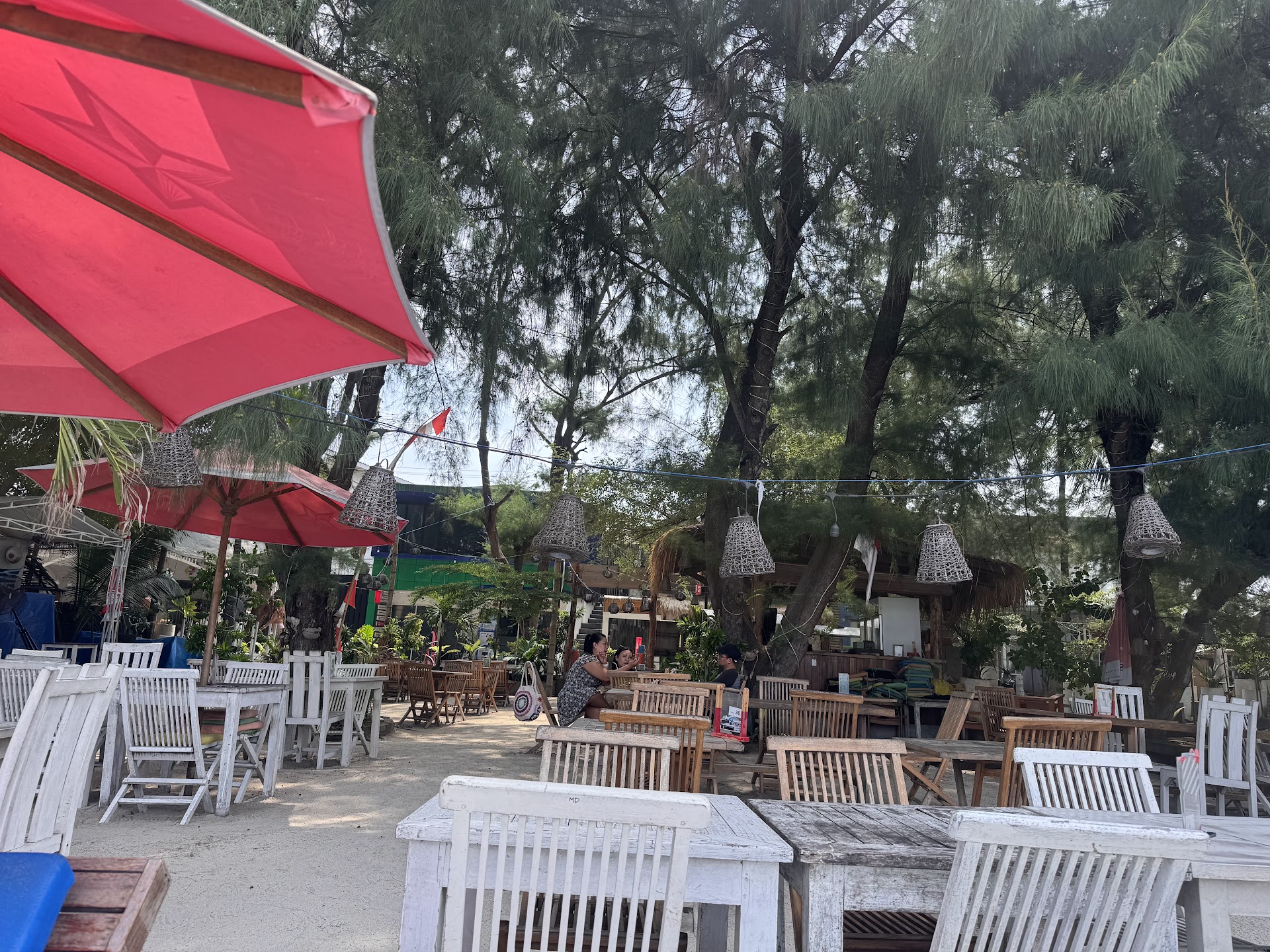 WARNA BEACH (Bar & Restaurant)