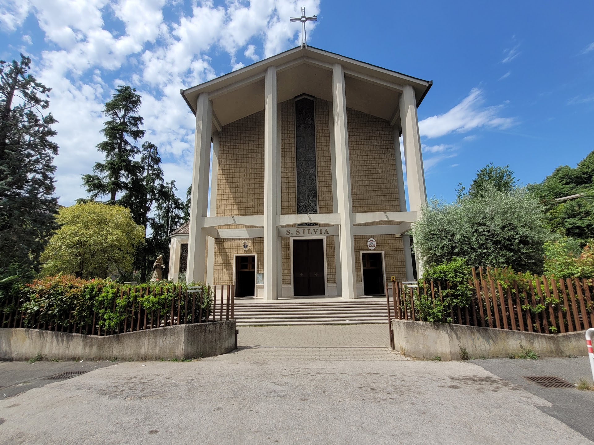 Iglesia parroquial de Santa Silvia