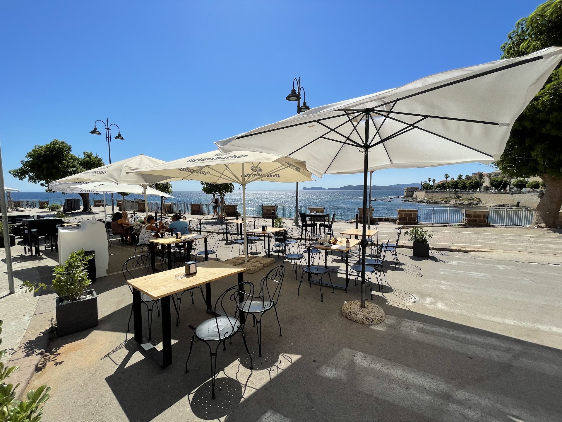M Cafe Bistrot